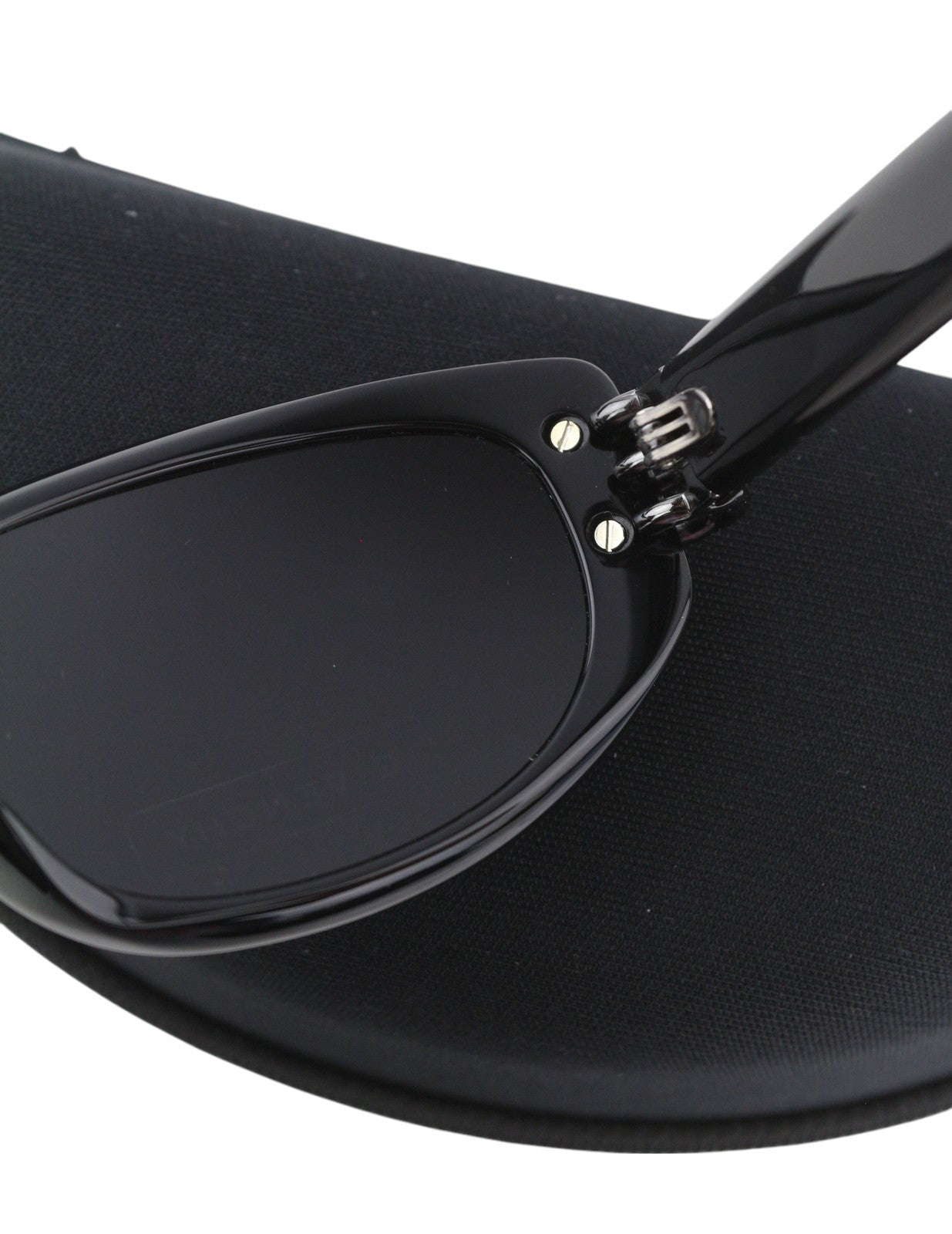 GIVENCHY GV 7176/S moteriški akiniai nuo saulės su juodu, katės akių formos, tonuoti, laisvalaikio stiliaus, rekomenduojama mažmeninė kaina – 255 € 