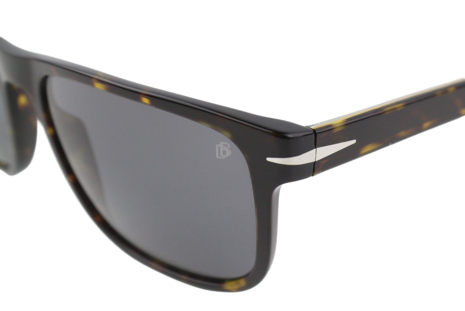 DAVID BECKHAM DB1060/S moteriški akiniai nuo saulės su rudais gyvūnų raštais ir kvadratiniais akiniais nuo saulės, rekomenduojama kaina – 169 € 