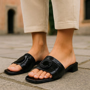 EMPORIO ARMANI X3P699 moteriški bateliai be kulno, 37 dydžio, juodi, blizgantys, blizgučiais puošti, atvira nosele. RMK 262 €. 