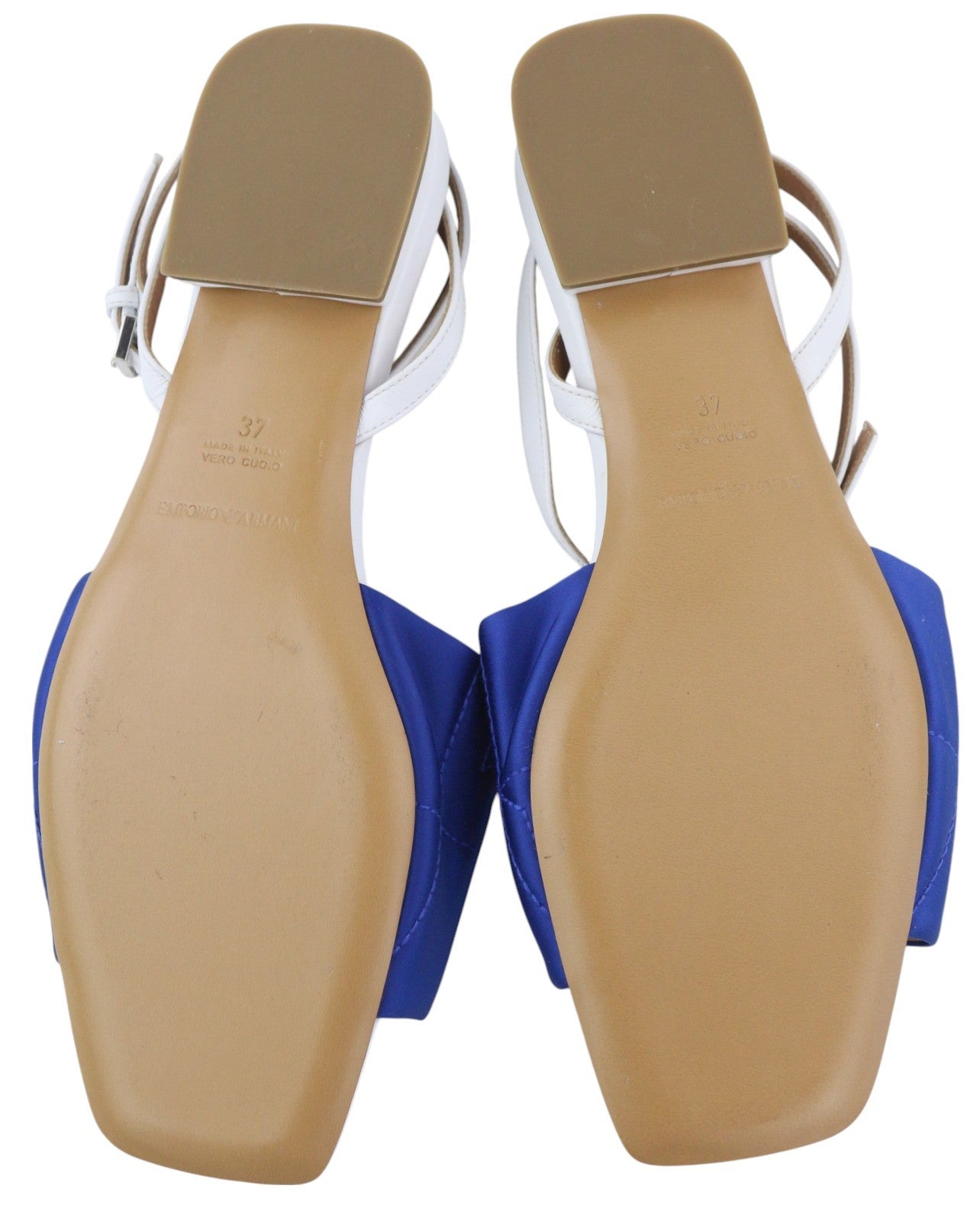 EMPORIO ARMANI moteriškos basutės, 37 dydžio, odinės, plokščiapadžiai batai su kvadratinėmis nosimis, dygsniuota sagtimi, šviesios spalvos. 