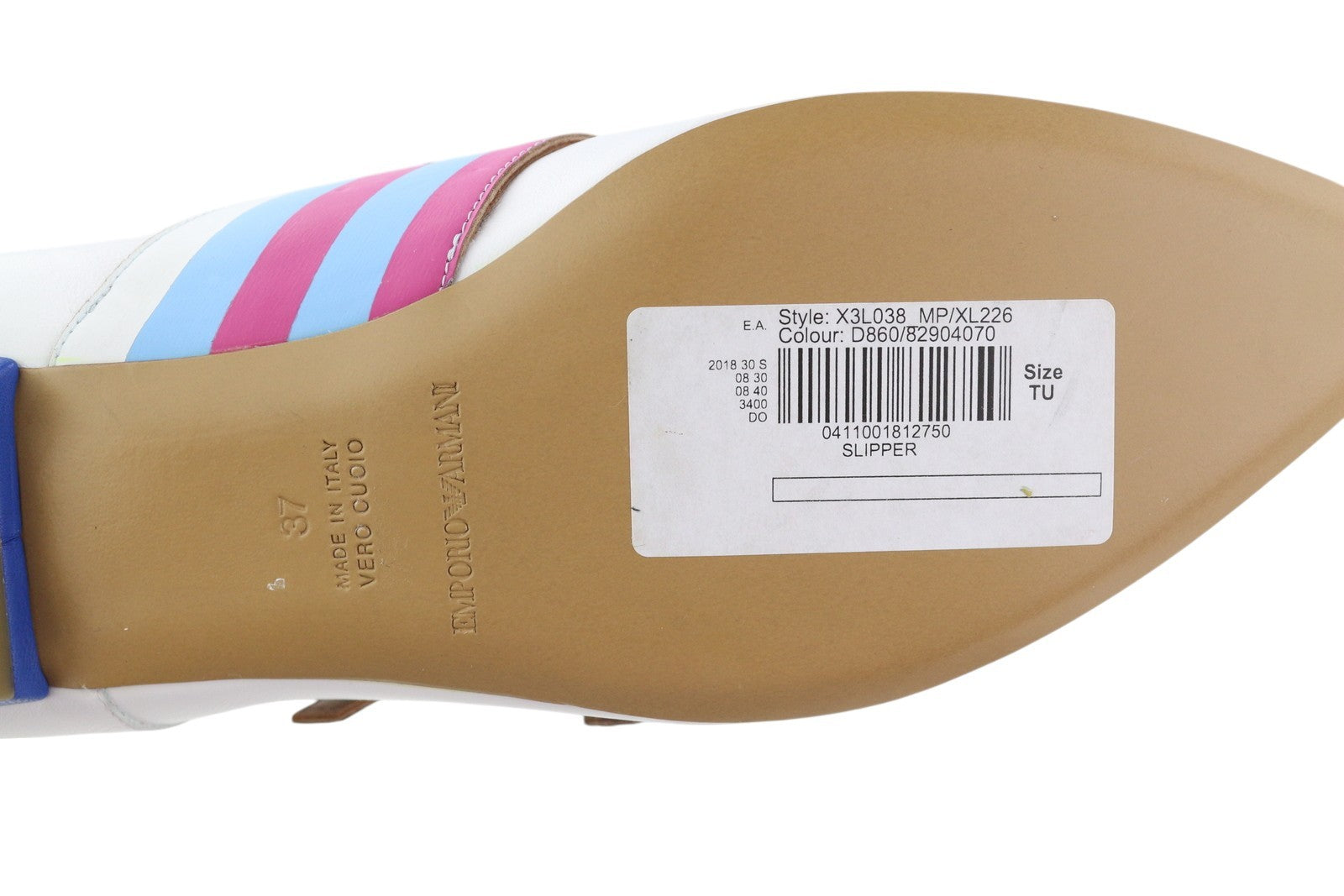 EMPORIO ARMANI X3L038 moteriški bateliai su baltos odos dvigubu dirželiu ir smailiu dirželiu. 