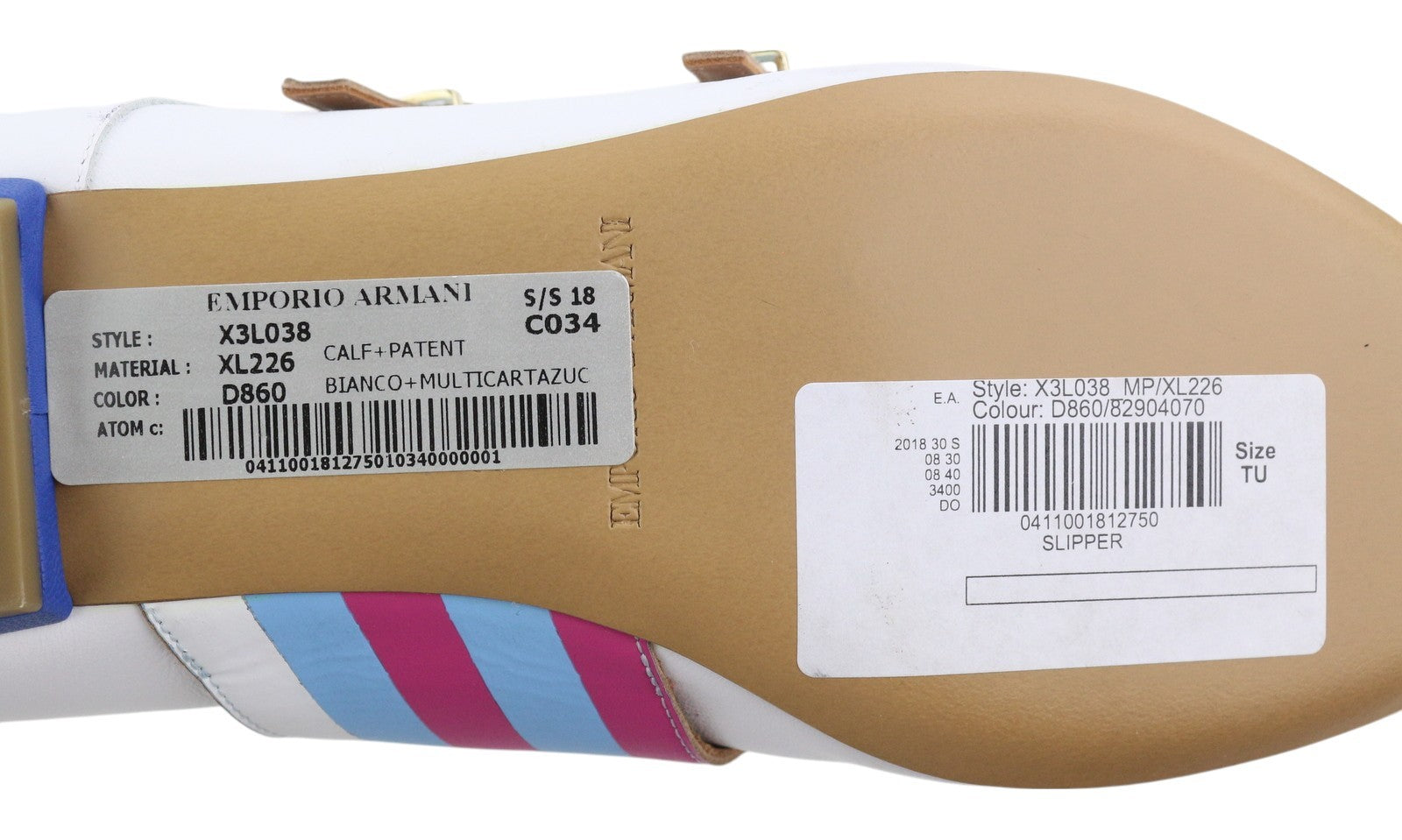 EMPORIO ARMANI X3L038 moteriški bateliai su baltos odos dvigubu dirželiu ir smailiu dirželiu. 