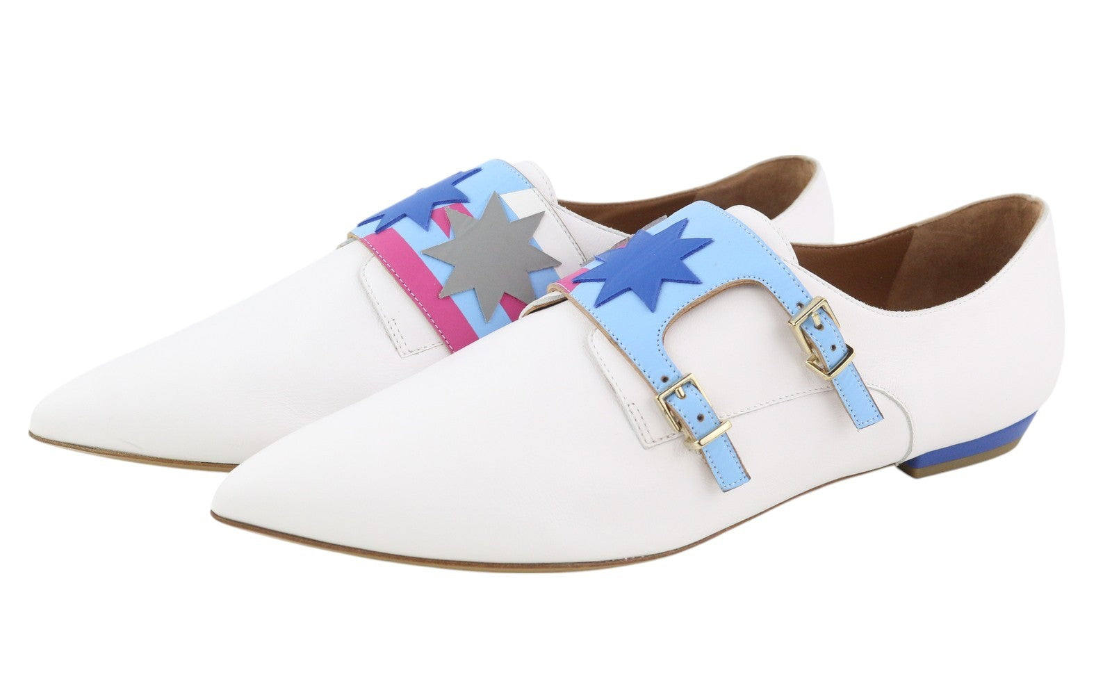 EMPORIO ARMANI X3L038 moteriški bateliai su baltos odos dvigubu dirželiu ir smailiu dirželiu. 