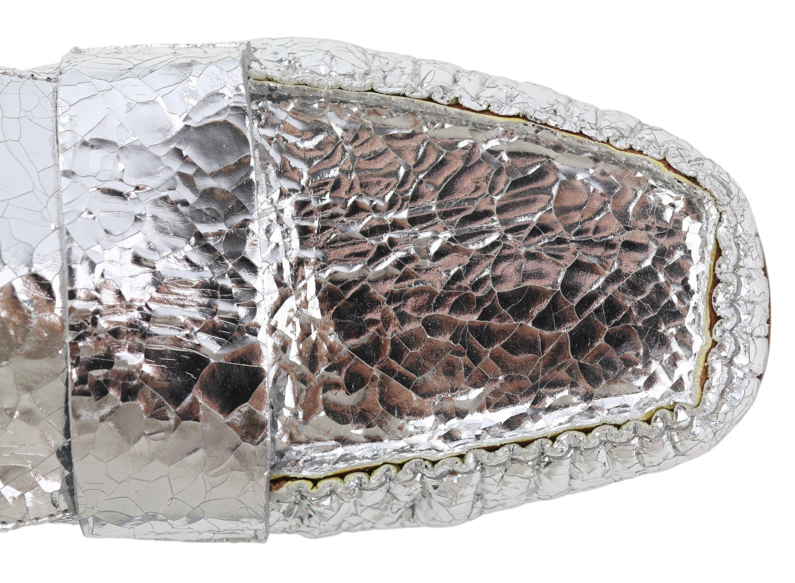 EMPORIO ARMANI moteriški bateliai su blizgia sidabrine oda, 37 dydis, su tekstūra, kvadratinėmis nosimis. 