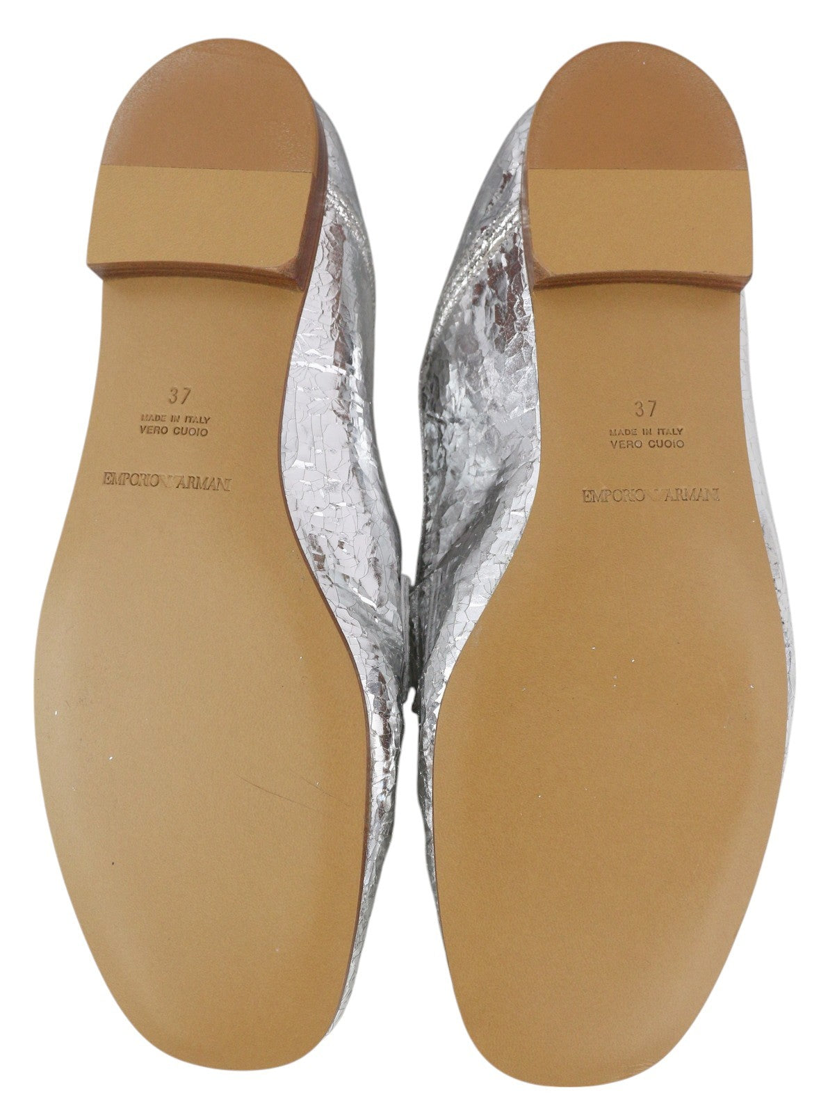 EMPORIO ARMANI moteriški bateliai su blizgia sidabrine oda, 37 dydis, su tekstūra, kvadratinėmis nosimis. 