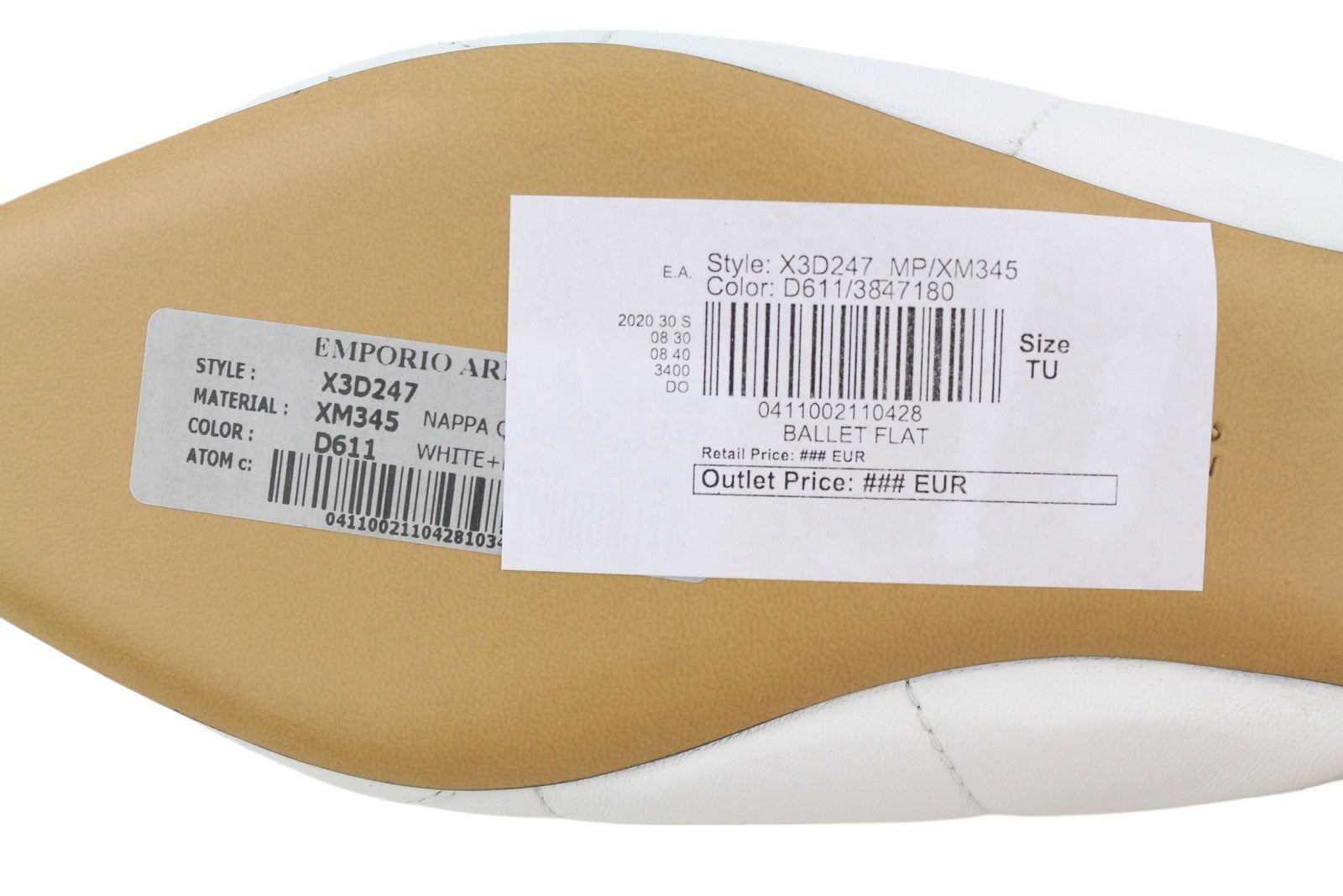 EMPORIO ARMANI X3D247 moteriški bateliai su baltos odos smailiomis nosimis, užsegami logotipu. 