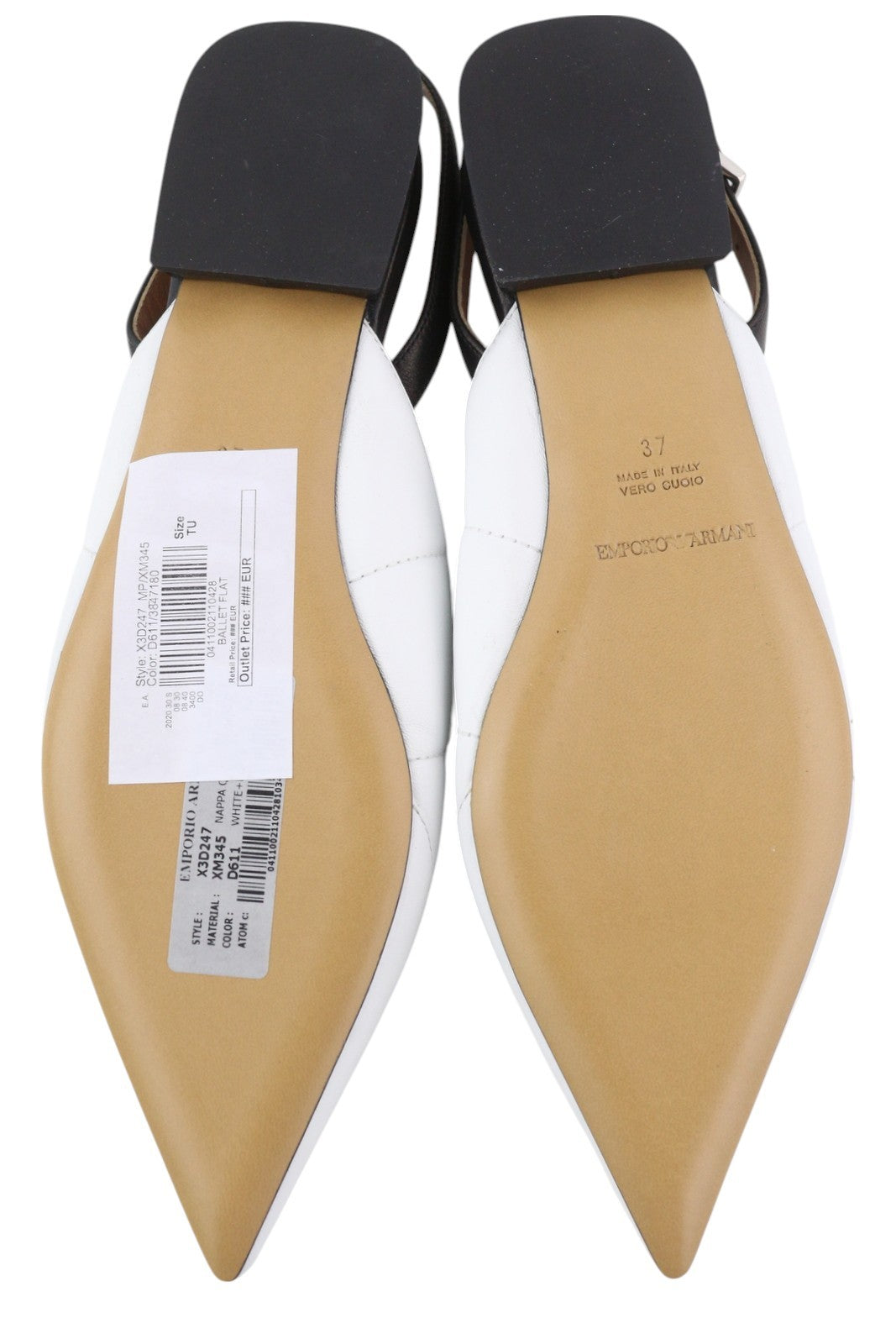 EMPORIO ARMANI X3D247 moteriški bateliai su baltos odos smailiomis nosimis, užsegami logotipu. 