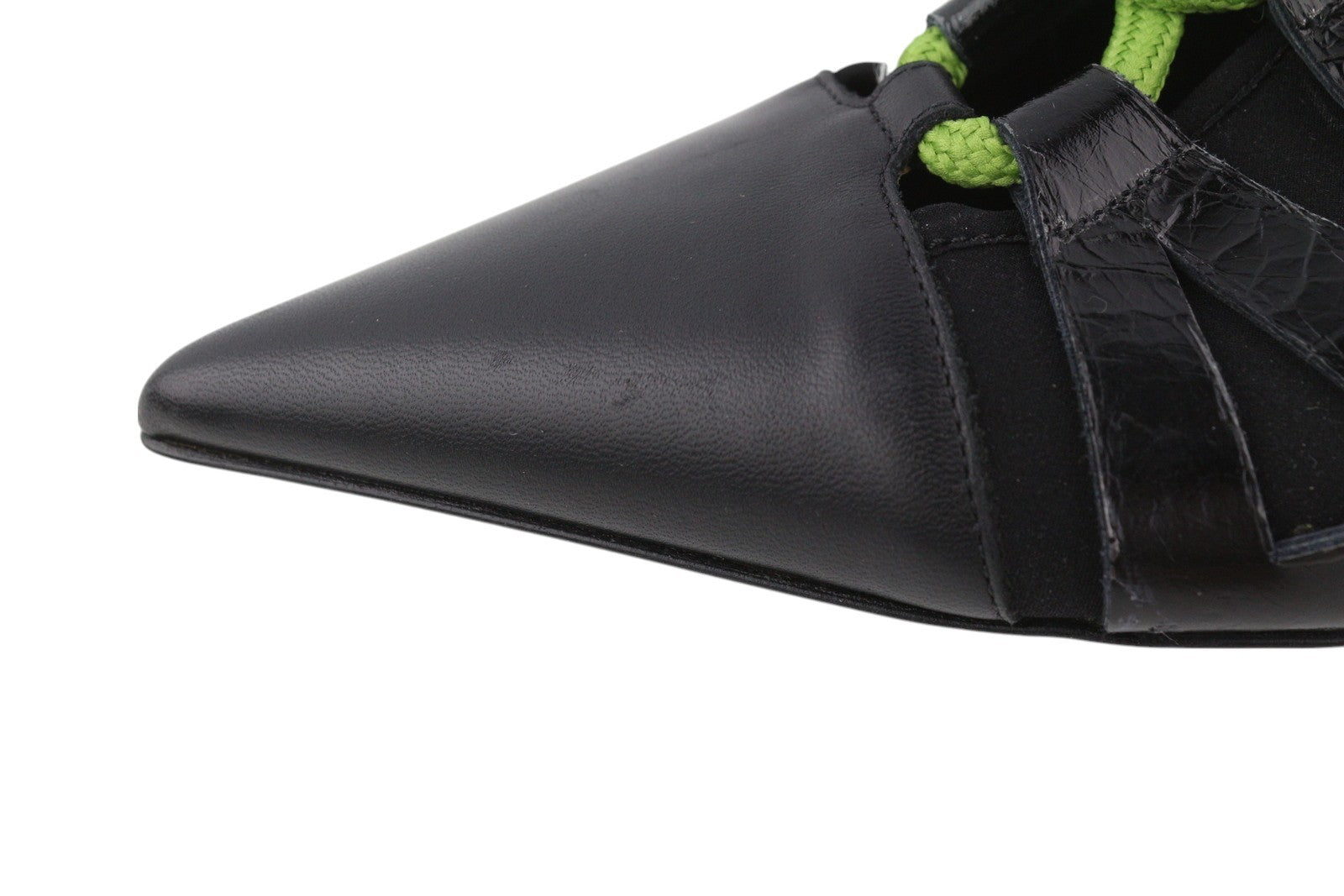 EMPORIO ARMANI moteriški aukštakulniai, 37 €, juodos odos, smaili nosis, žalios spalvos raišteliais. 