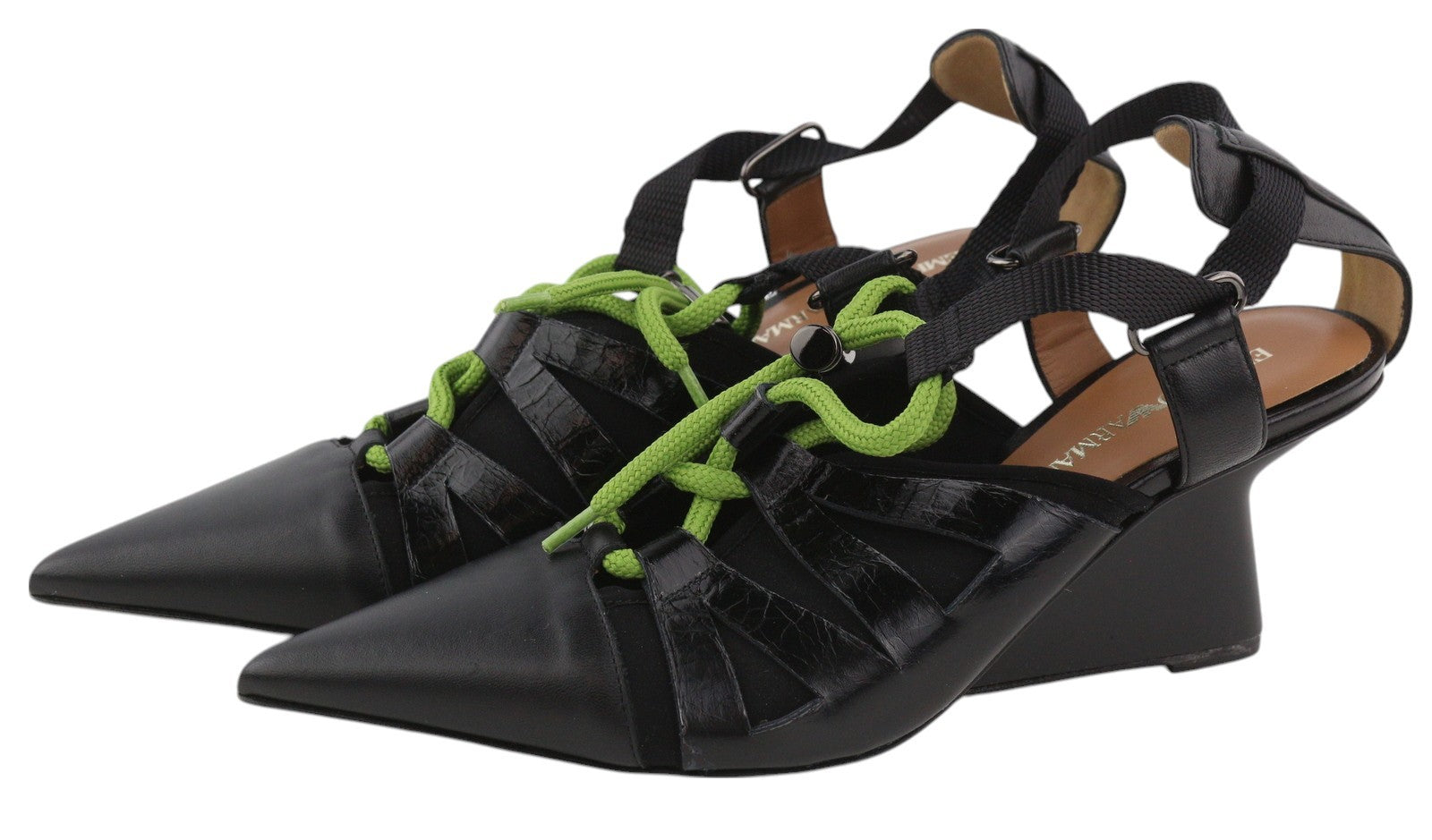 EMPORIO ARMANI moteriški aukštakulniai, 37 €, juodos odos, smaili nosis, žalios spalvos raišteliais. 