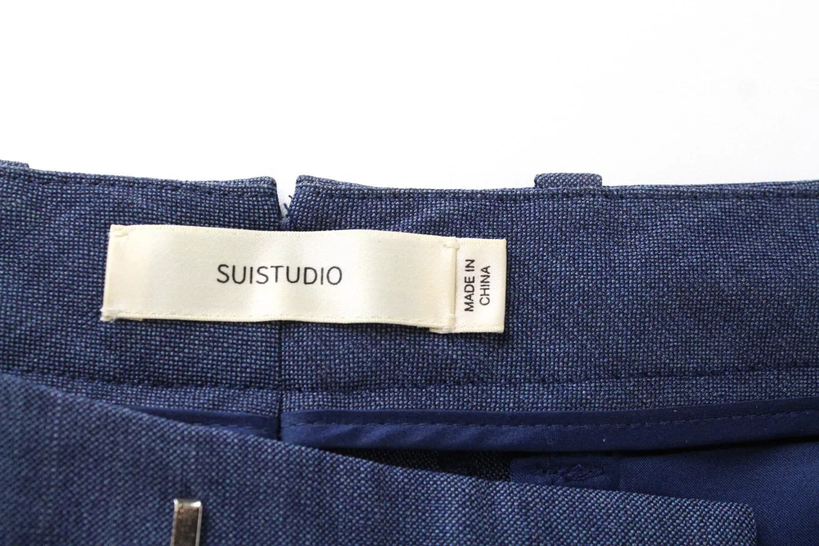 SUISTUDIO Robin moteriškos klostuotos mėlynos klasikinio kirpimo kelnės UK8R dydyje 