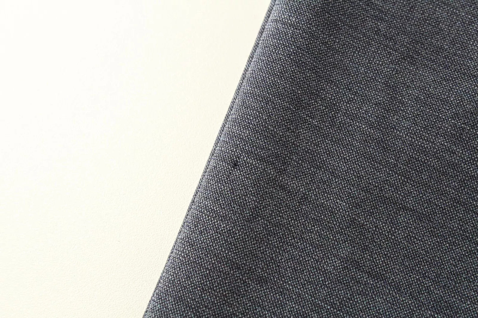 SUISTUDIO Robin moteriškos klostuotos mėlynos klasikinio kirpimo kelnės UK8R dydyje 