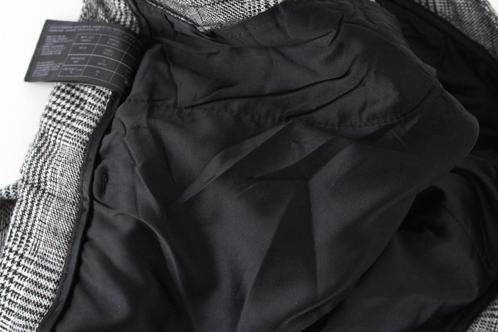 SUISTUDIO moteriškos pilkos languotos klostuotos vilnos, šilko ir lino mišinio kelnės iš UK10S 