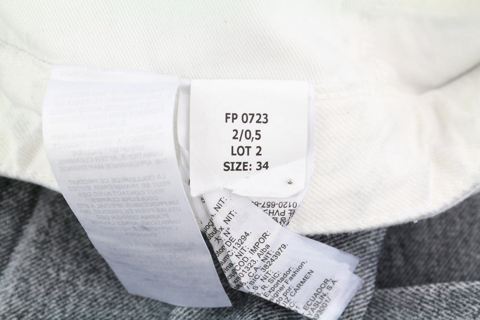 CALVIN KLEIN 90-ųjų tiesūs vyriški džinsai W34 pilki su skalbtu dengtu užtrauktuku, rekomenduojama kaina – 169 € 