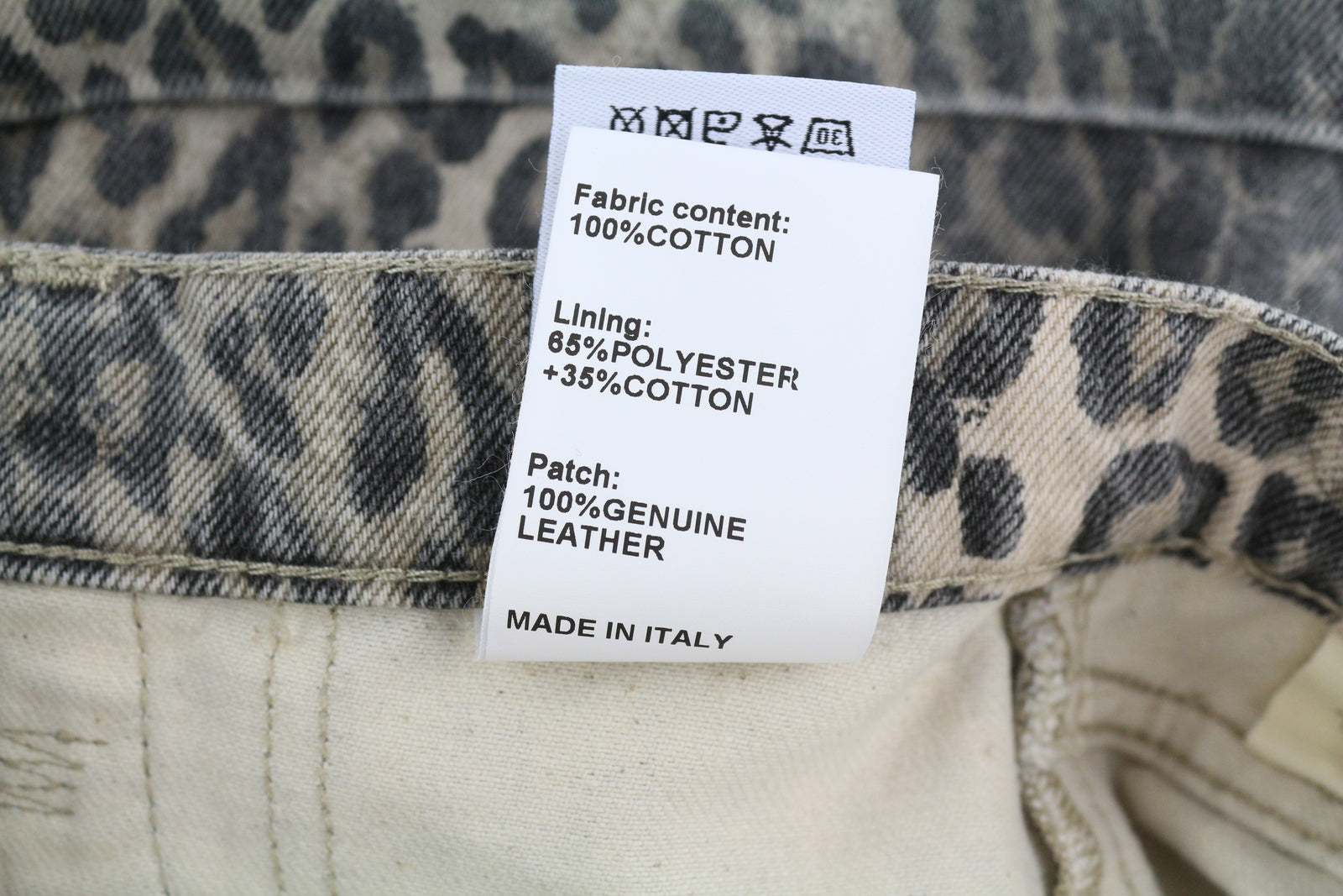 R13 moteriški šortai su kišenėmis, 28 dydžio, džinsiniai, standūs, leopardo rašto, atlenkti. RMK 1029 USD. 