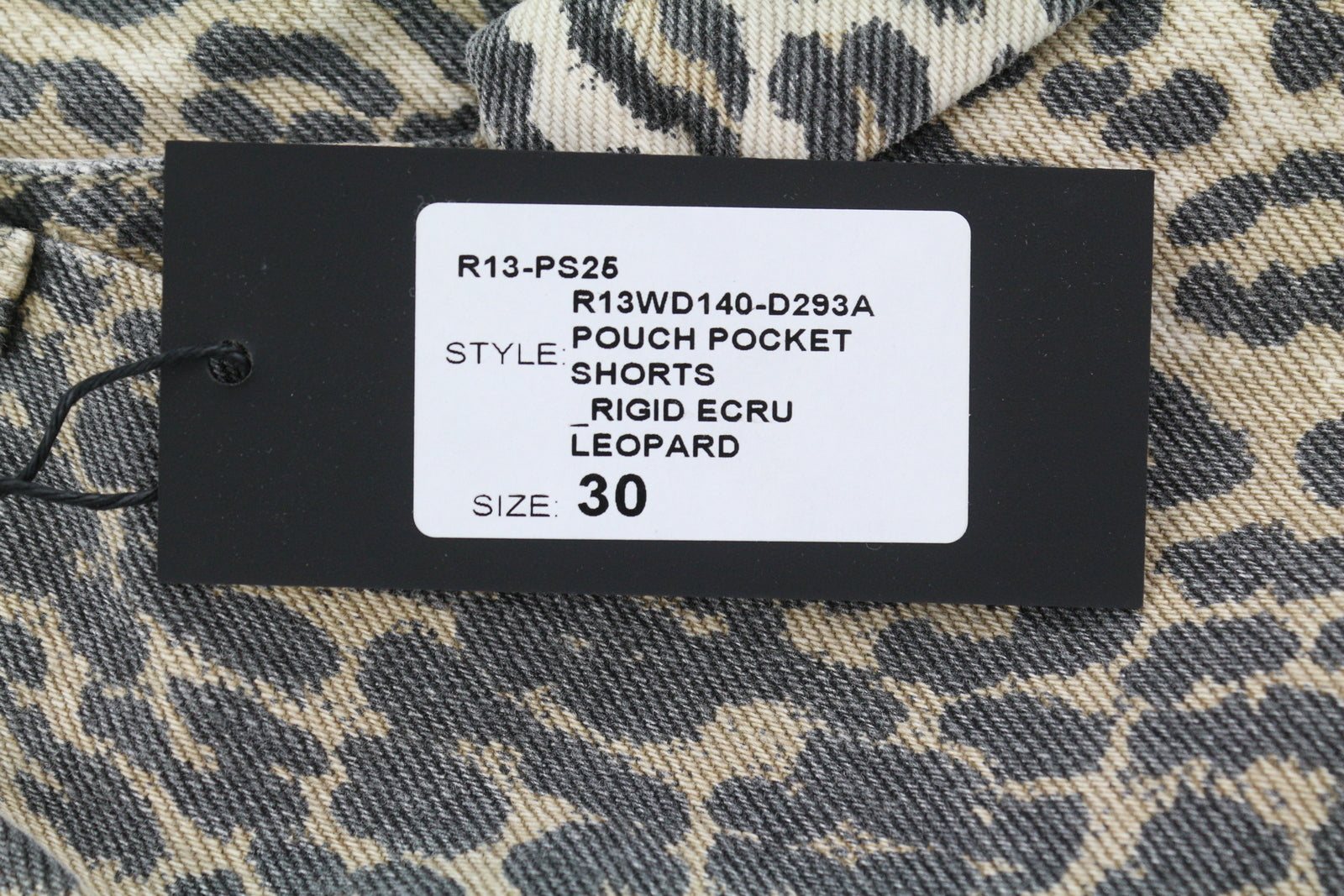 R13 moteriški šortai su kišenėmis, 30 dydžio, džinsiniai, standūs, leopardo rašto, atlenkti. RMK 1029 USD. 
