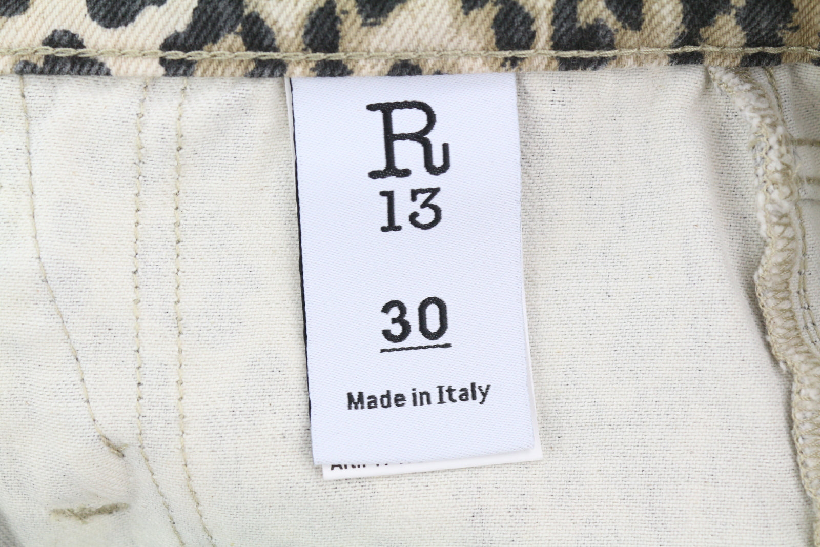 R13 moteriški šortai su kišenėmis, 30 dydžio, džinsiniai, standūs, leopardo rašto, atlenkti. RMK 1029 USD. 