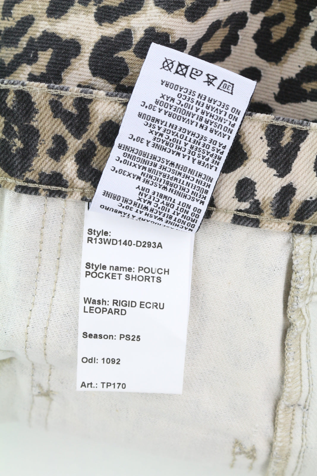 R13 moteriški šortai su kišenėmis, 24 dydžio, džinsiniai, standūs, leopardo rašto, atlenkti. RMK 1029 USD. 