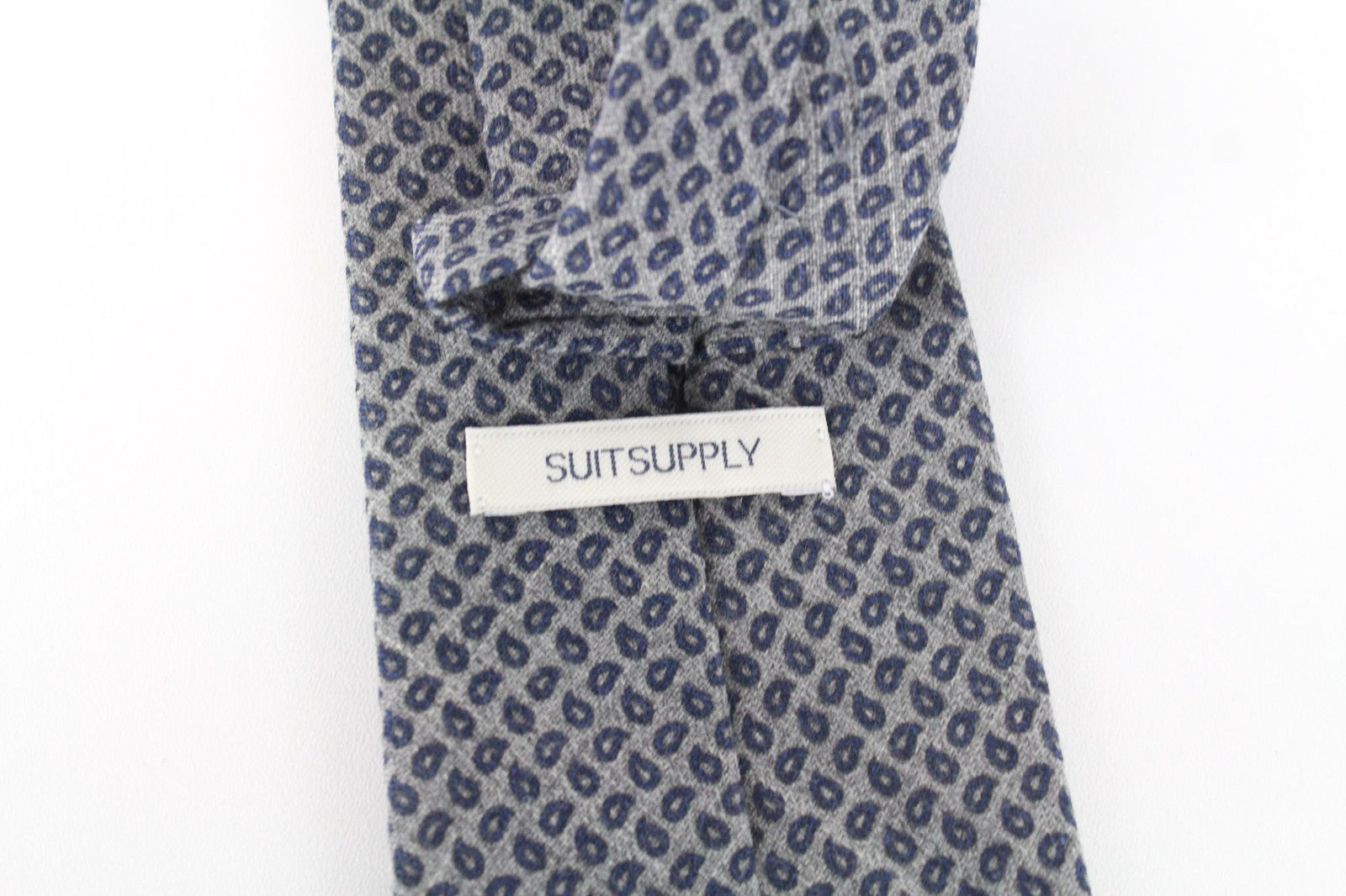 SUITSUPPLY vyriškas pilkas kaklaraištis ~150 x 8 klasikinis smailiu galu, Peisley rašto vilnos mišinio raštas 