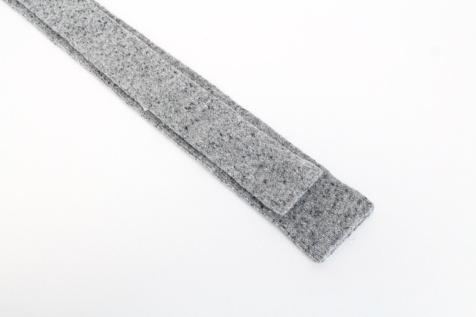 „SUITSUPPLY“ vyriškas 148 x 6 pilkas megztas vilnos ir šilko mišinio kaklaraištis kvadratiniais galais 