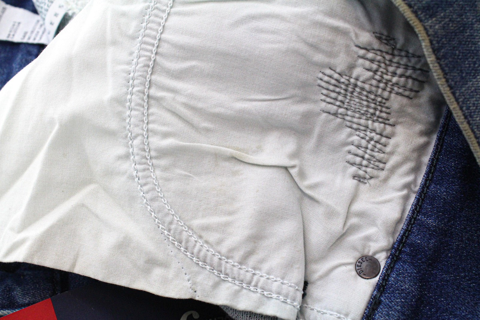 DIESEL D-Reeft-T 0870Q vyriškos džinsinės kelnės W26 mėlynos Jogg itin plonos kirpimo kelnės su dirbtiniu kirpimu 