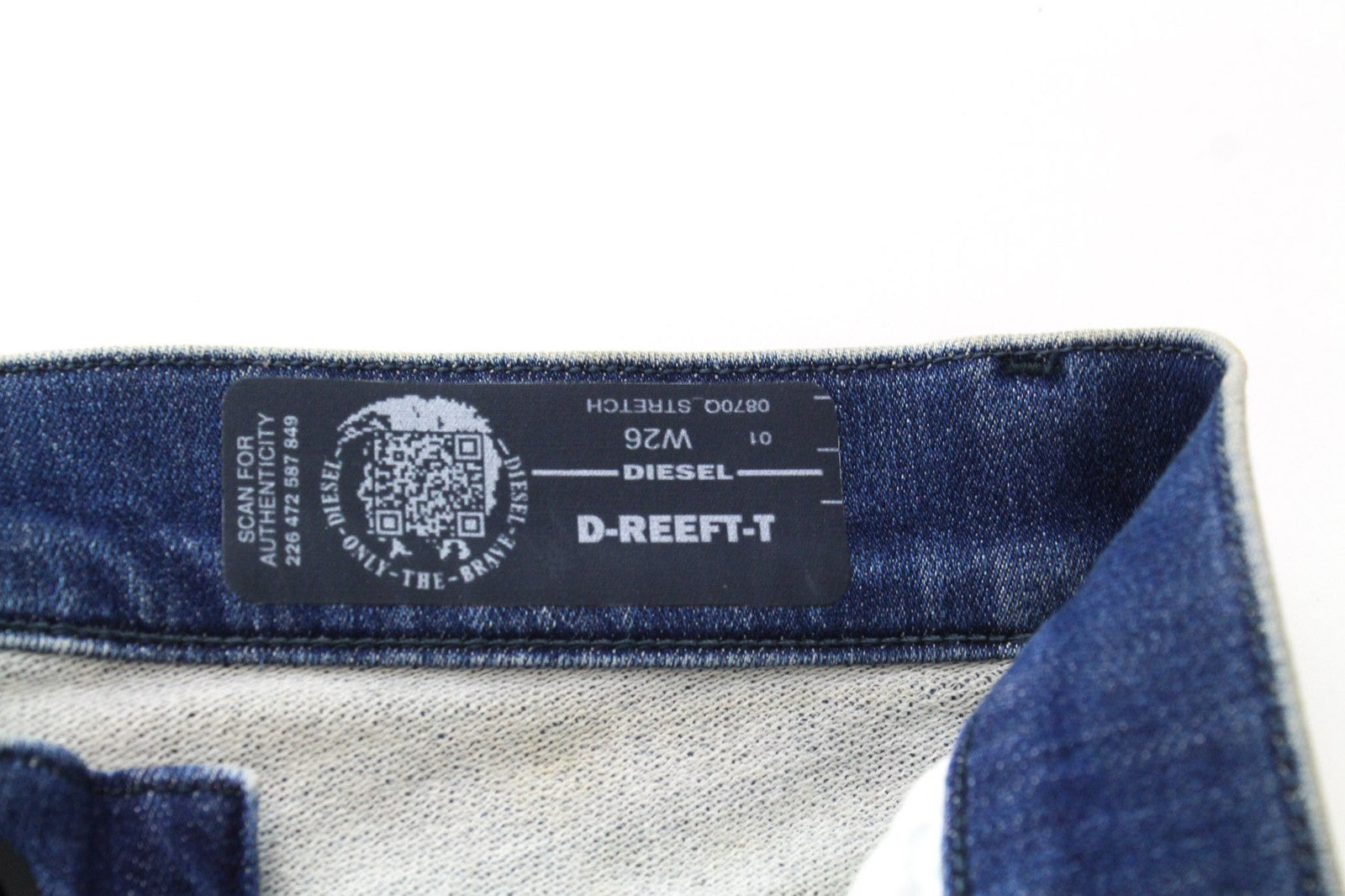 DIESEL D-Reeft-T 0870Q vyriškos džinsinės kelnės W26 mėlynos Jogg itin plonos kirpimo kelnės su dirbtiniu kirpimu 