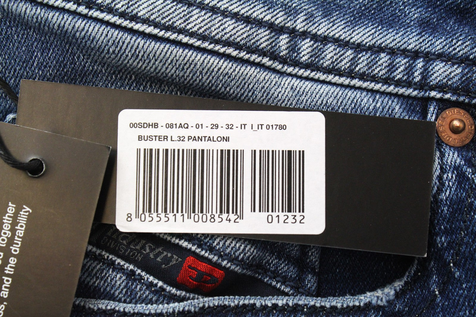 DIESEL Buster 081AQ vyriškos džinsinės kelnės W29/L32 su dirbtinės odos raštu, mėlynos, plonos, tamprios, siaurėjančios. 