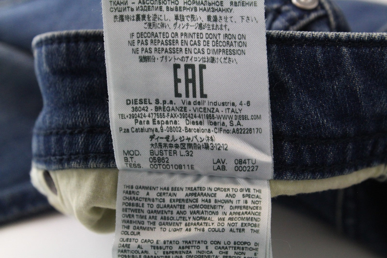 DIESEL Buster 084UT vyriškos džinsinės kelnės W26/L32 mėlynos, plonos, elastingos, siaurėjančios 
