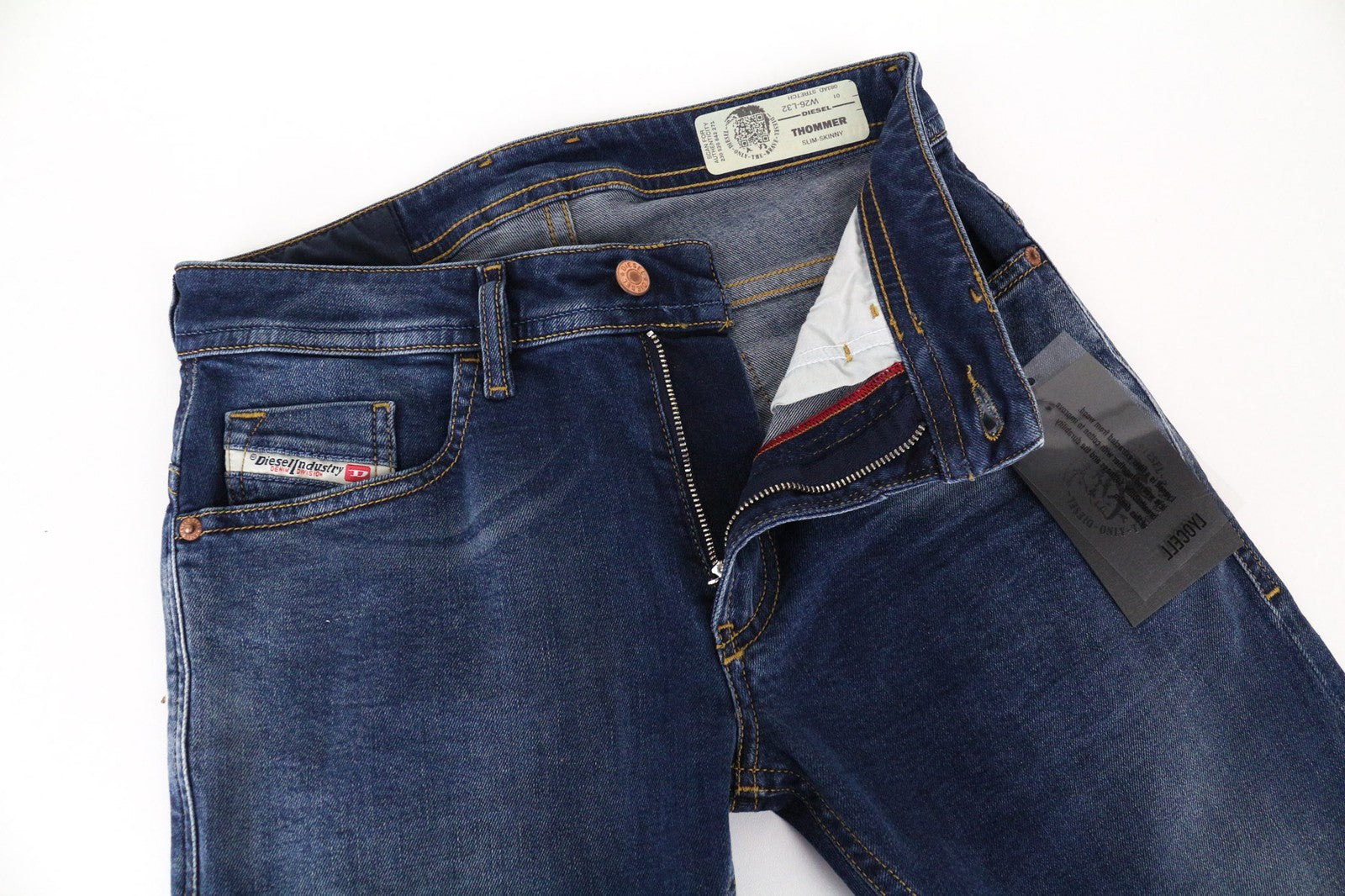 DIESEL Thommer 083AD vyriški vidutinio mėlynumo ploni džinsai su užtrauktuku ir tampriu kirpimu, W29 L32 