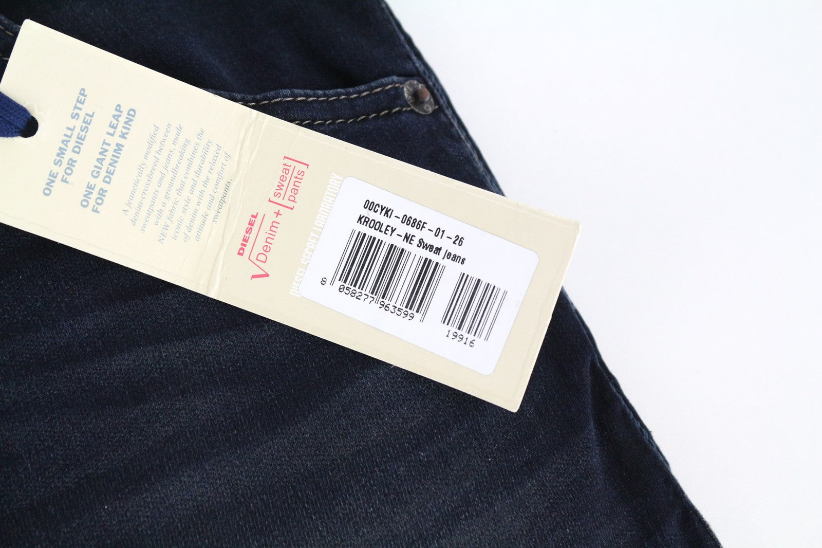 DIESEL Krooley-NE 0686F vyriški sportiniai džinsai joggingui W26 mėlyni ploni morkų rašto 