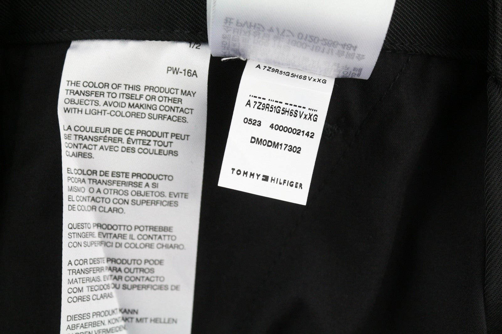 TOMMY HILFIGER plačių kirpimo vyriškų krovininių kelnių W28/L32 su vilnos mišinio diržu, rekomenduojama kaina – 151 € 