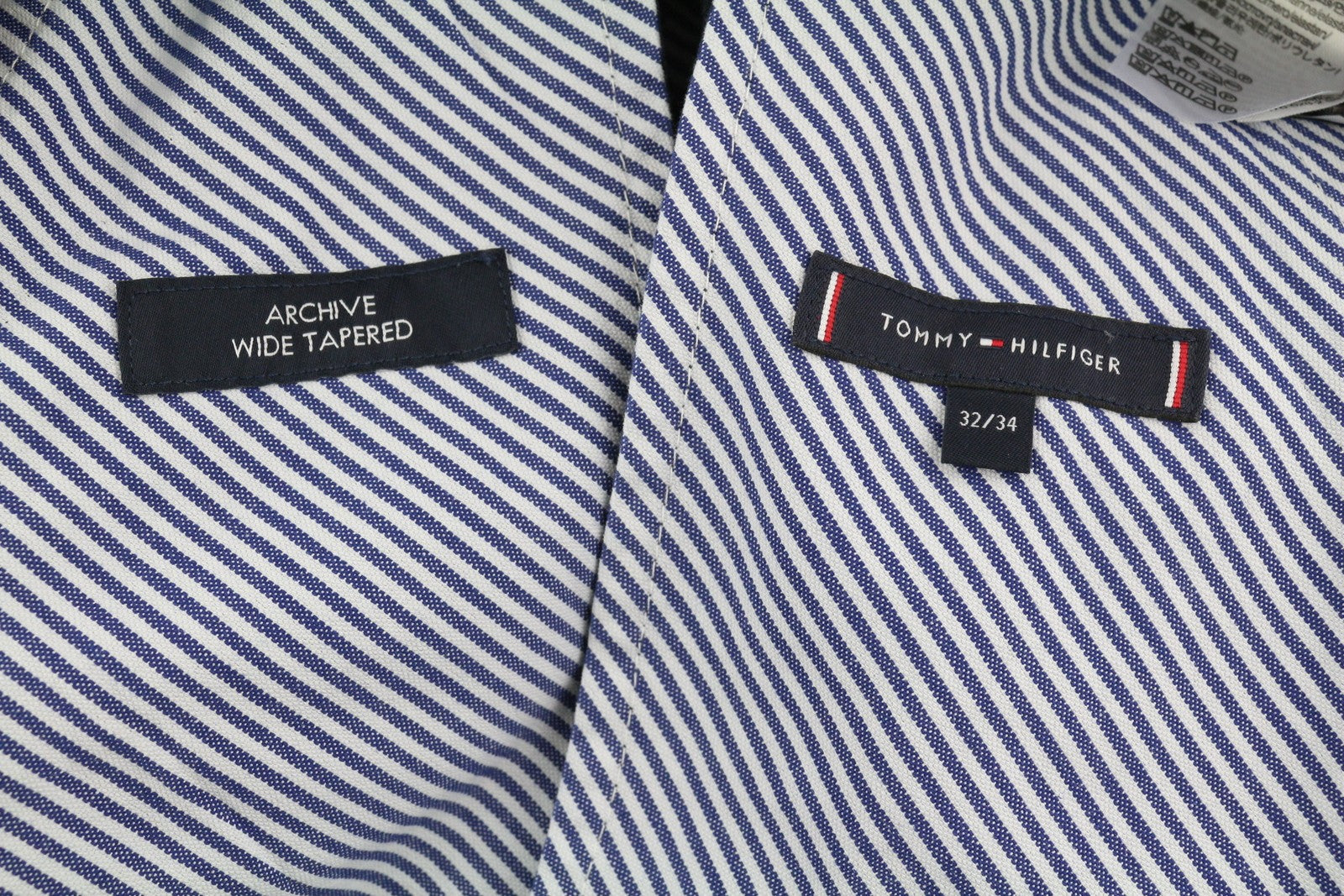 TOMMY HILFIGER Archive Chino vyriškos kelnės W32/L34 su plačiomis, siaurėjančiomis klostėmis, rekomenduojama kaina – 109 €