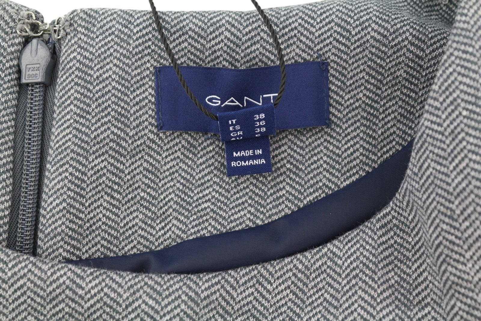 GANT „Herringbone“ džersio moteriška suknelė, 34 dydžio, pilkai melanžinė, apvali iškirptė, 3/4 rankovės. 