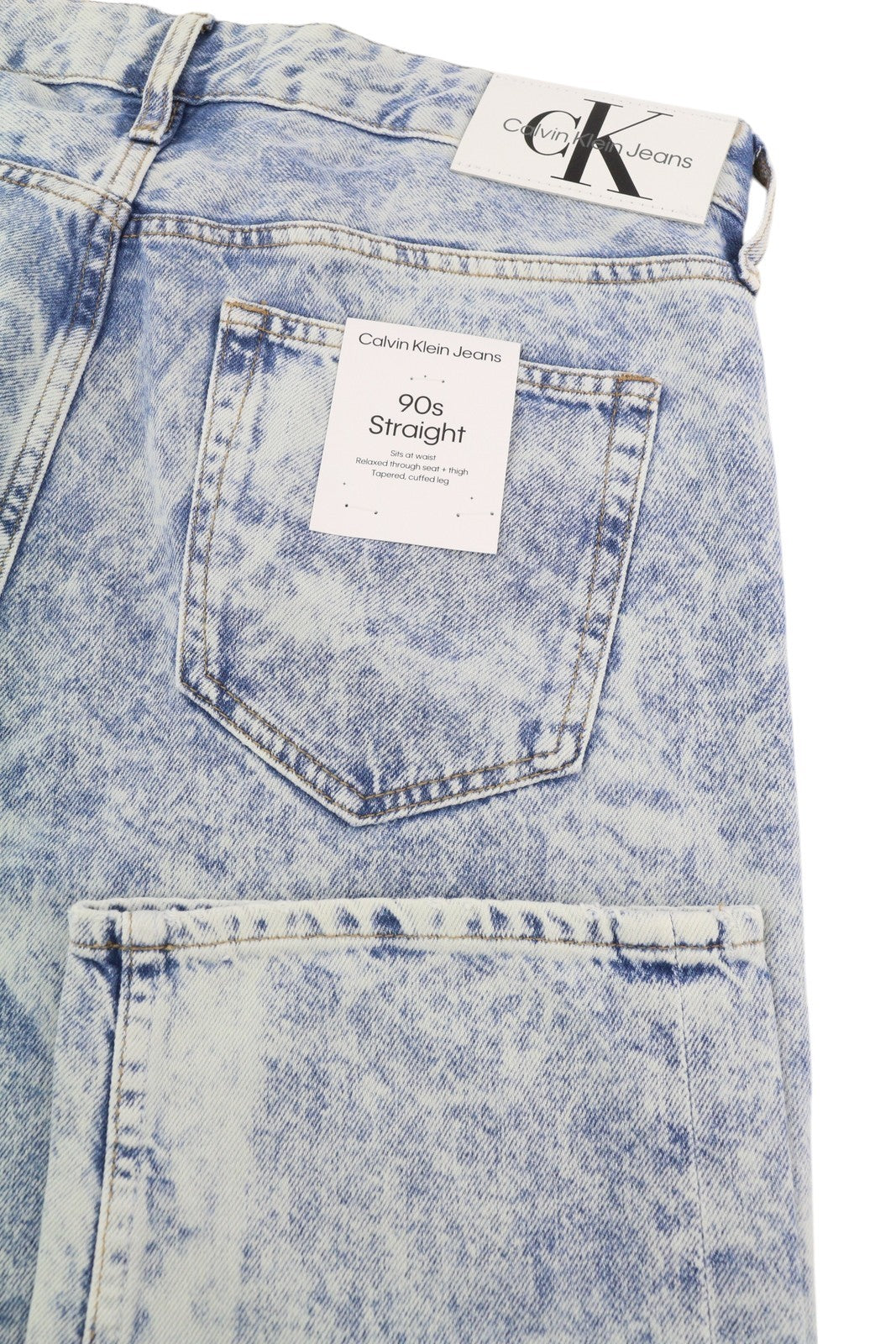 CALVIN KLEIN 90-ųjų tiesūs vyriški džinsai W31 išblukintos mėlynos spalvos su užtrauktuku ir logotipu, rekomenduojama kaina – 119 € 