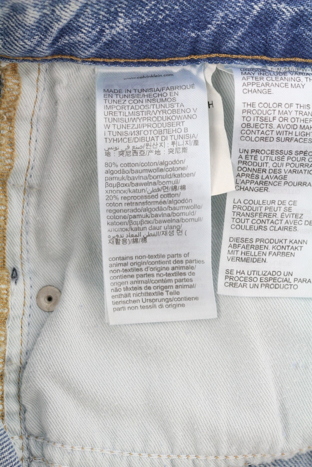 CALVIN KLEIN 90-ųjų tiesūs vyriški džinsai W31 išblukintos mėlynos spalvos su užtrauktuku ir logotipu, rekomenduojama kaina – 119 € 