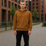 TOMMY HILFIGER RLX Signature vyriškas džemperis su gobtuvu XL dydžio rudas megztinis su kengūros logotipu, rekomenduojama kaina – 119 € 