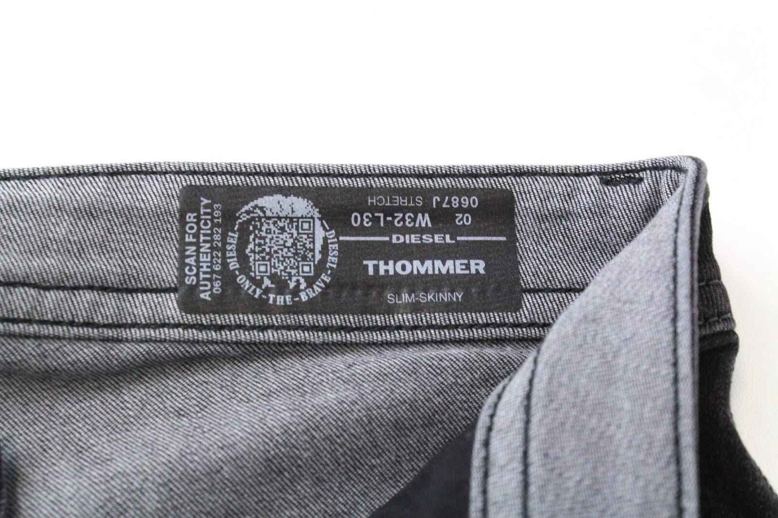 DIESEL Thommer 0687J vyriški W32 L30 Slim Skinny pilki medvilniniai džinsai, tamprūs 
