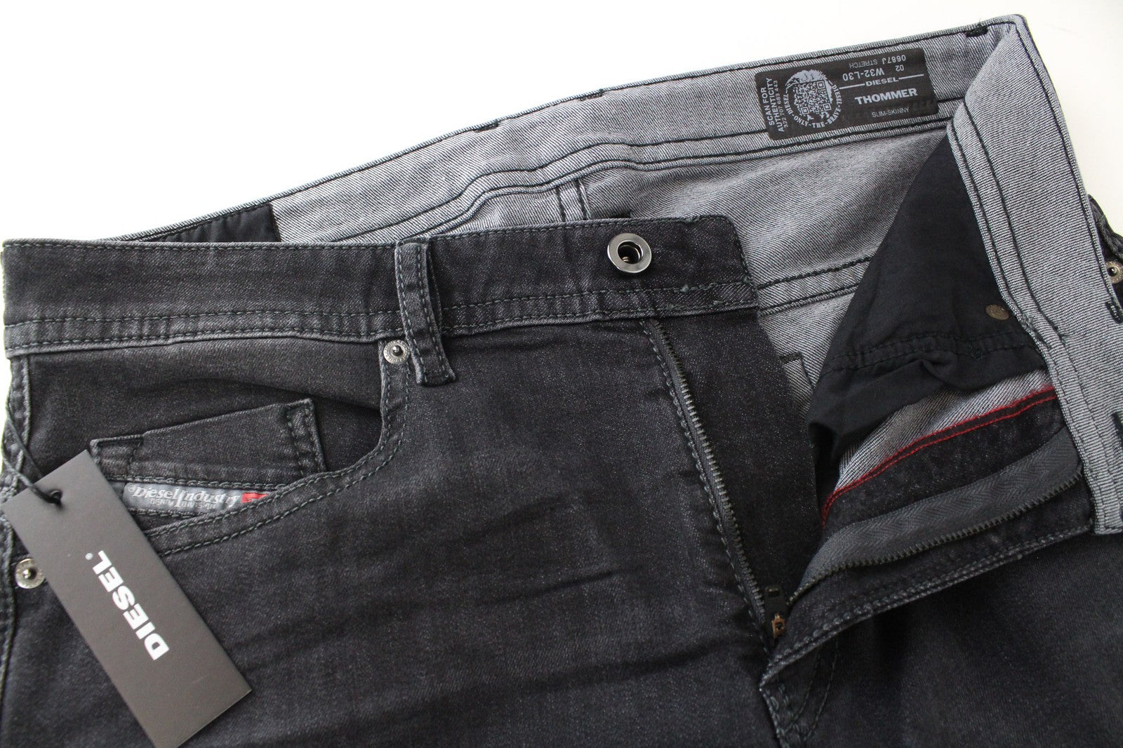 DIESEL Thommer 0687J vyriški džinsai W32/L30 tamsiai pilki medvilniniai ploni aptempti džinsai 