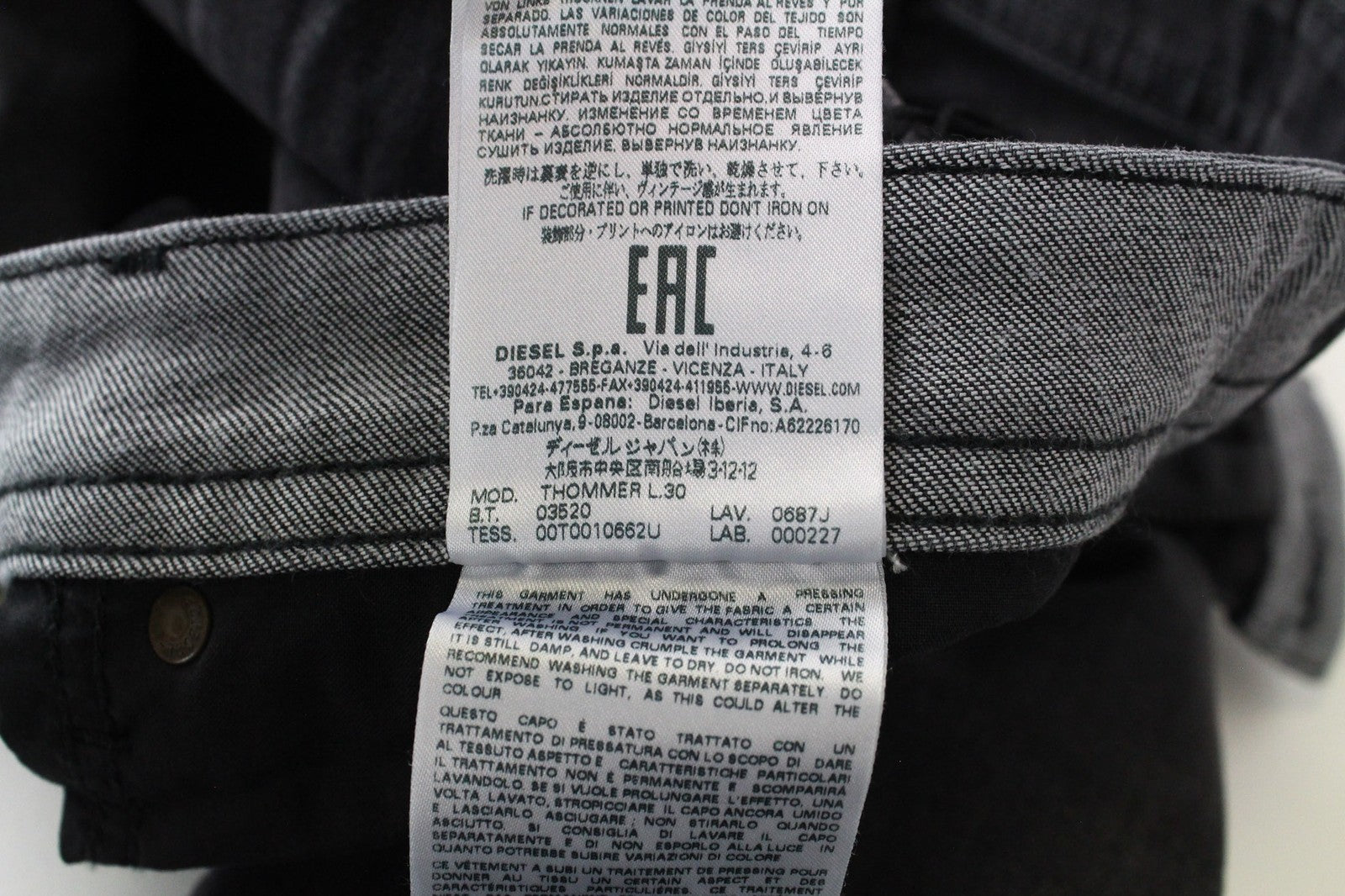 DIESEL Thommer 0687J vyriški džinsai W32/L30 tamsiai pilki medvilniniai ploni aptempti džinsai 