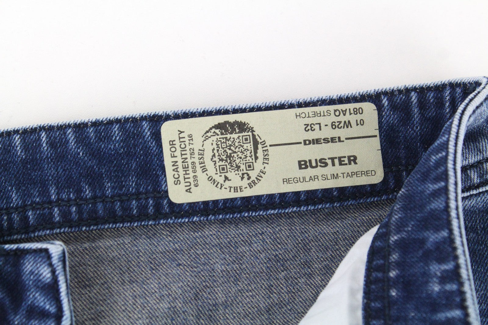 DIESEL Buster 081AQ vyriški džinsai W29/L32 mėlyni, ploni, siaurėjantys, su dirbtiniais dryžiais 