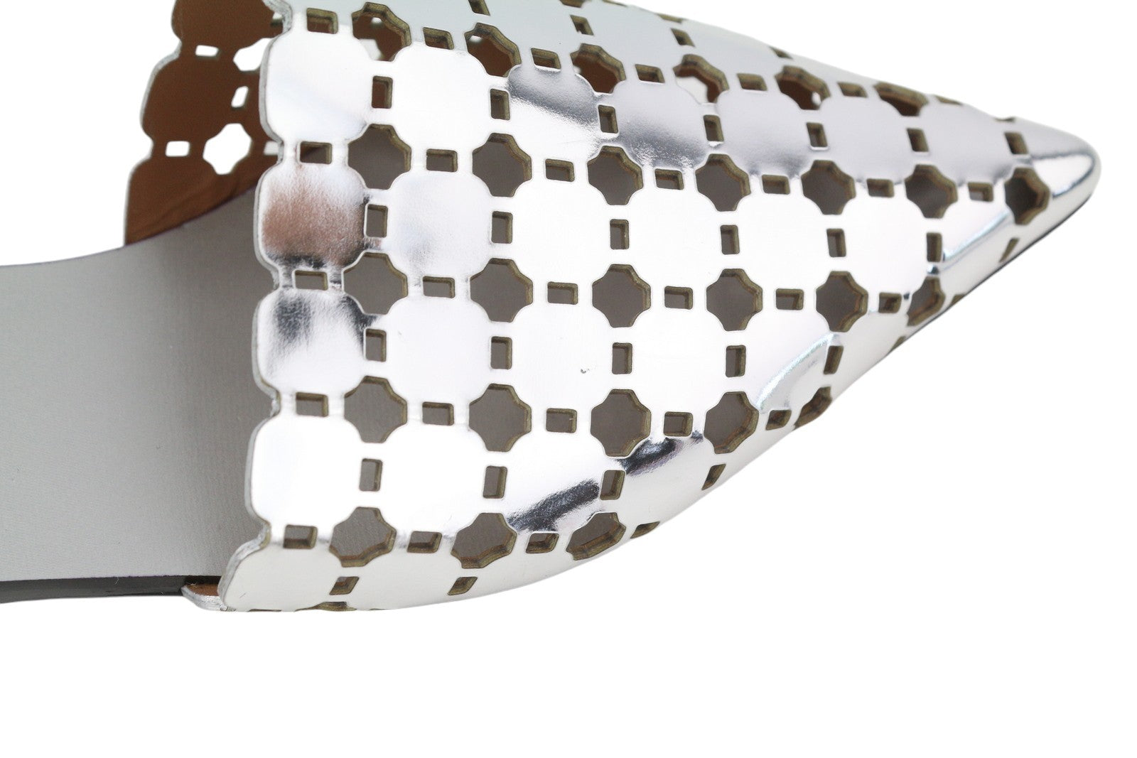 EMPORIO ARMANI X3D255 moteriški bateliai be kulno, 37 dydžio, blizgantys sidabriniai, užsegami, smailiu nosimi. 