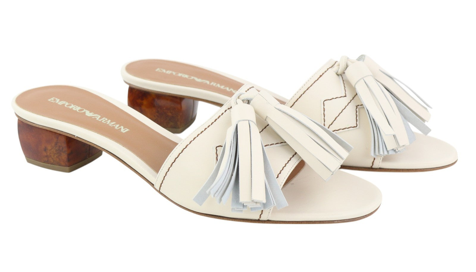 EMPORIO ARMANI X3P694 moteriški bateliai be kulno, 37 dydžio, baltos odos, su kutais ir užsegamais aukštakulniais. 