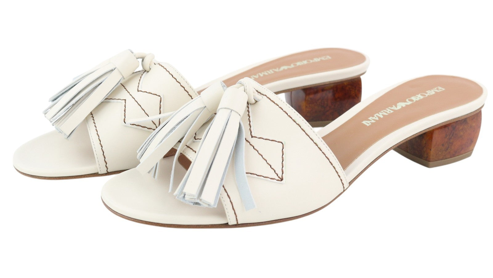 EMPORIO ARMANI X3P694 moteriški bateliai be kulno, 37 dydžio, baltos odos, su kutais ir užsegamais aukštakulniais. 