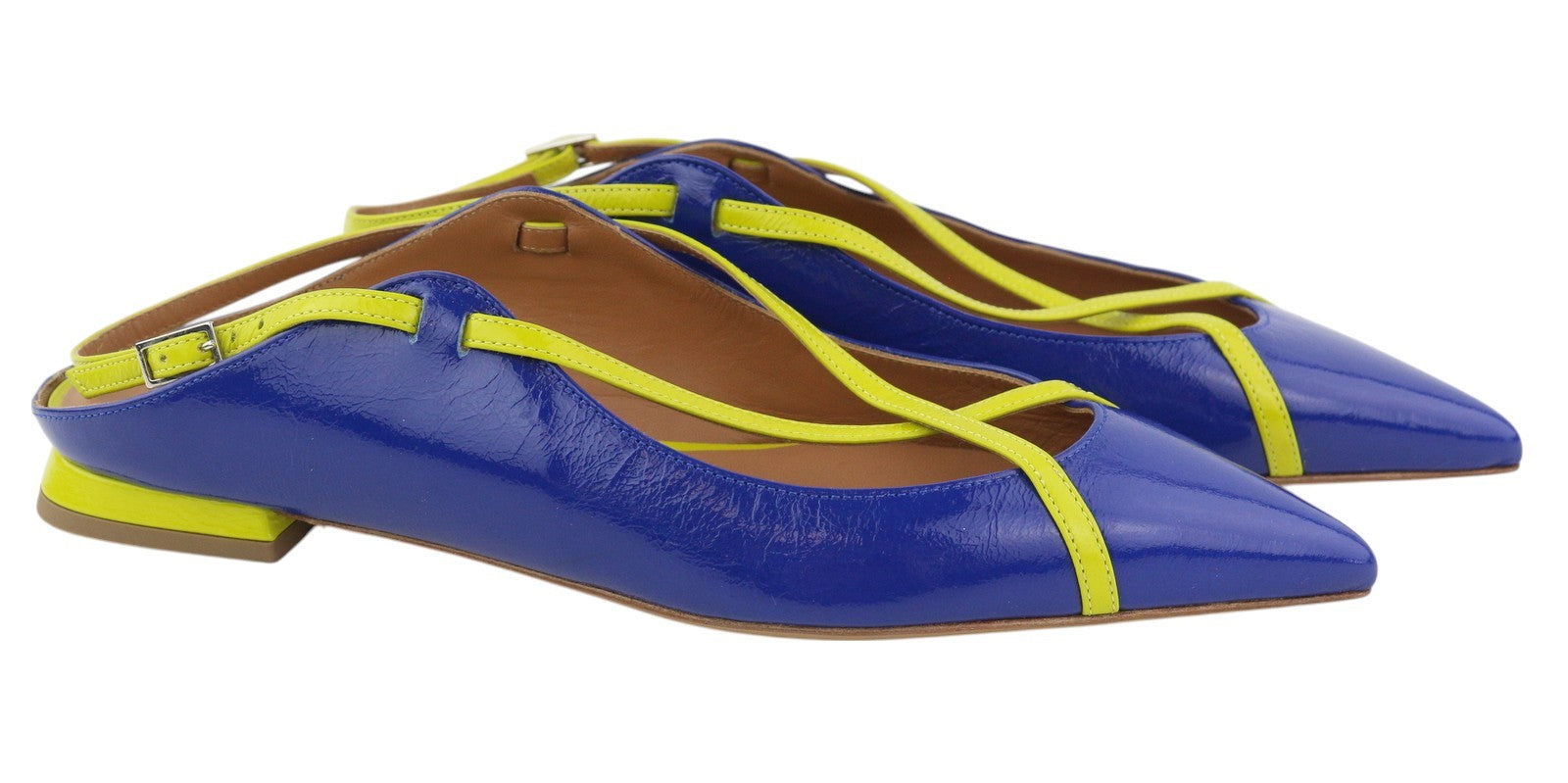 EMPORIO ARMANI X3D235 moteriški bateliai be kulno, EU37, blizgios odos, smailios nosies, su dirželiu sagtimi. 