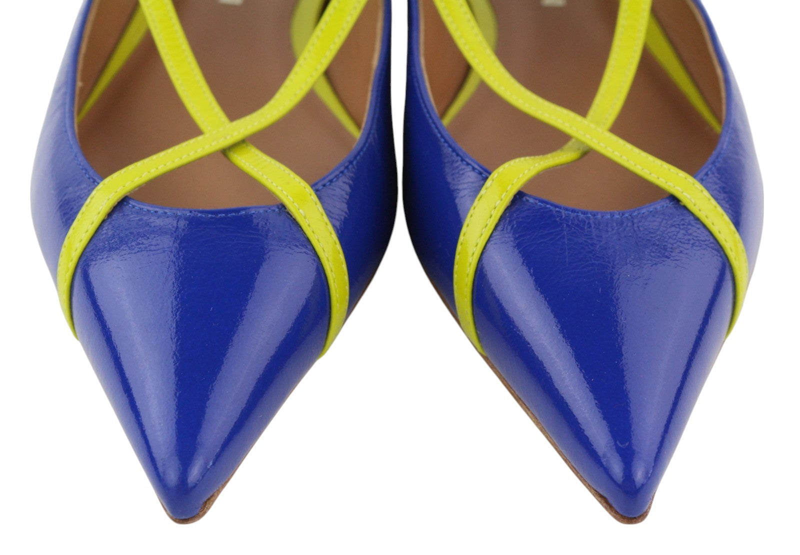 EMPORIO ARMANI X3D235 moteriški bateliai be kulno, EU37, blizgios odos, smailios nosies, su dirželiu sagtimi. 