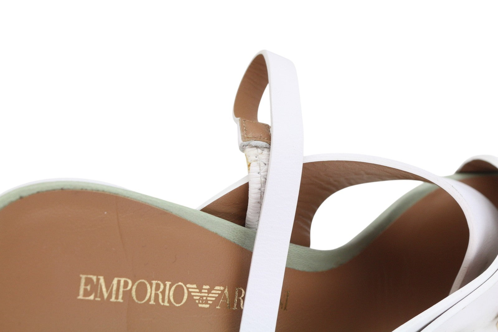 EMPORIO ARMANI X3P727 moteriški aukštakulniai, 37 dydžio, baltos odos, aukso spalvos detalėmis, basutės. 