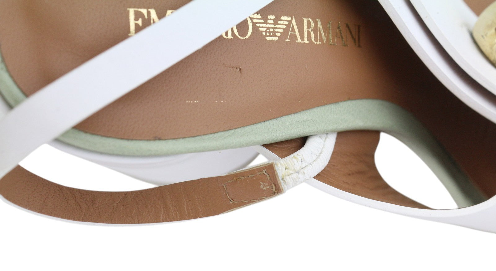 EMPORIO ARMANI X3P727 moteriški aukštakulniai, 37 dydžio, baltos odos, aukso spalvos detalėmis, basutės. 