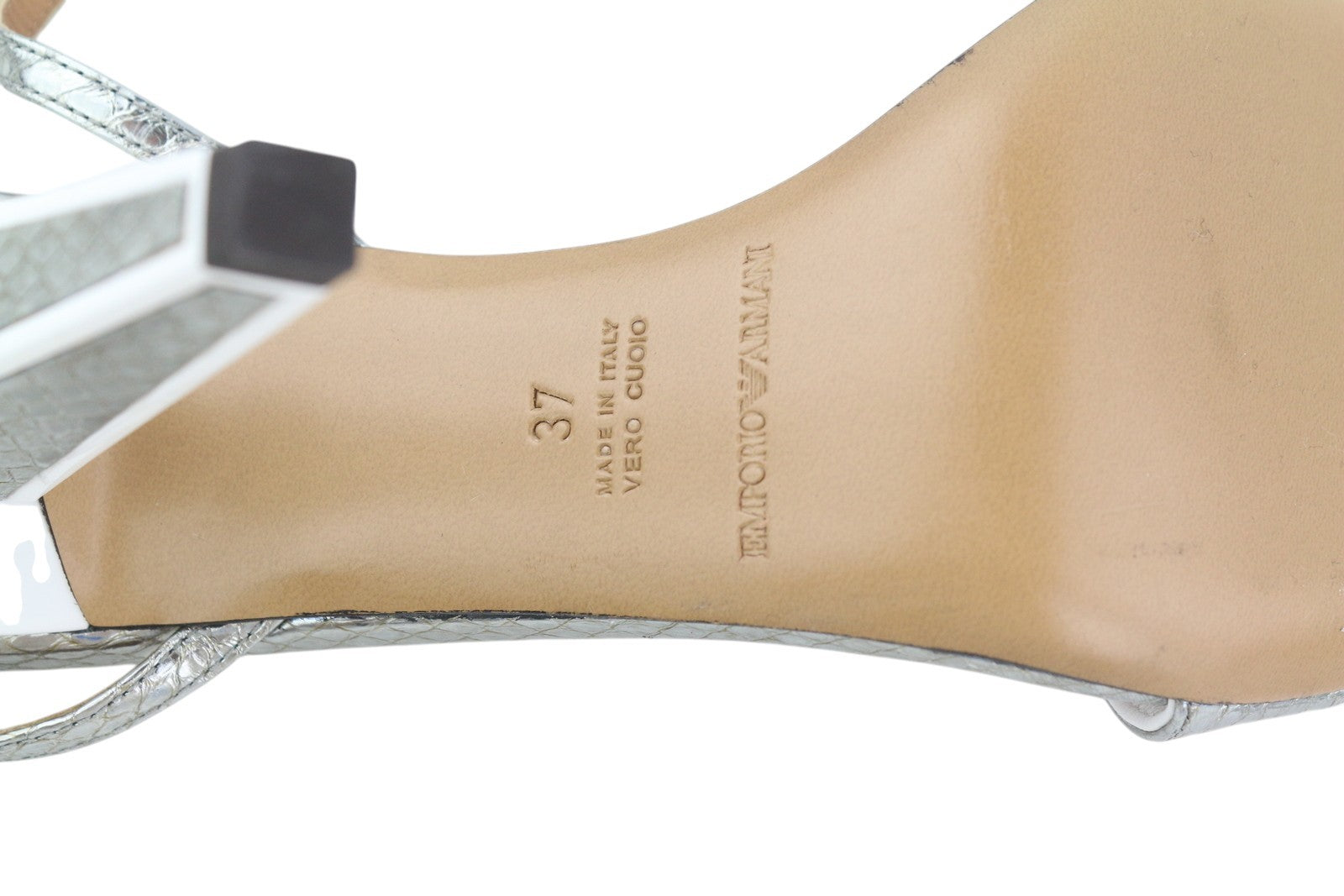 EMPORIO ARMANI moteriški aukštakulniai, 37 €, sidabrinės odos atviros nosies sagtimi basutės 