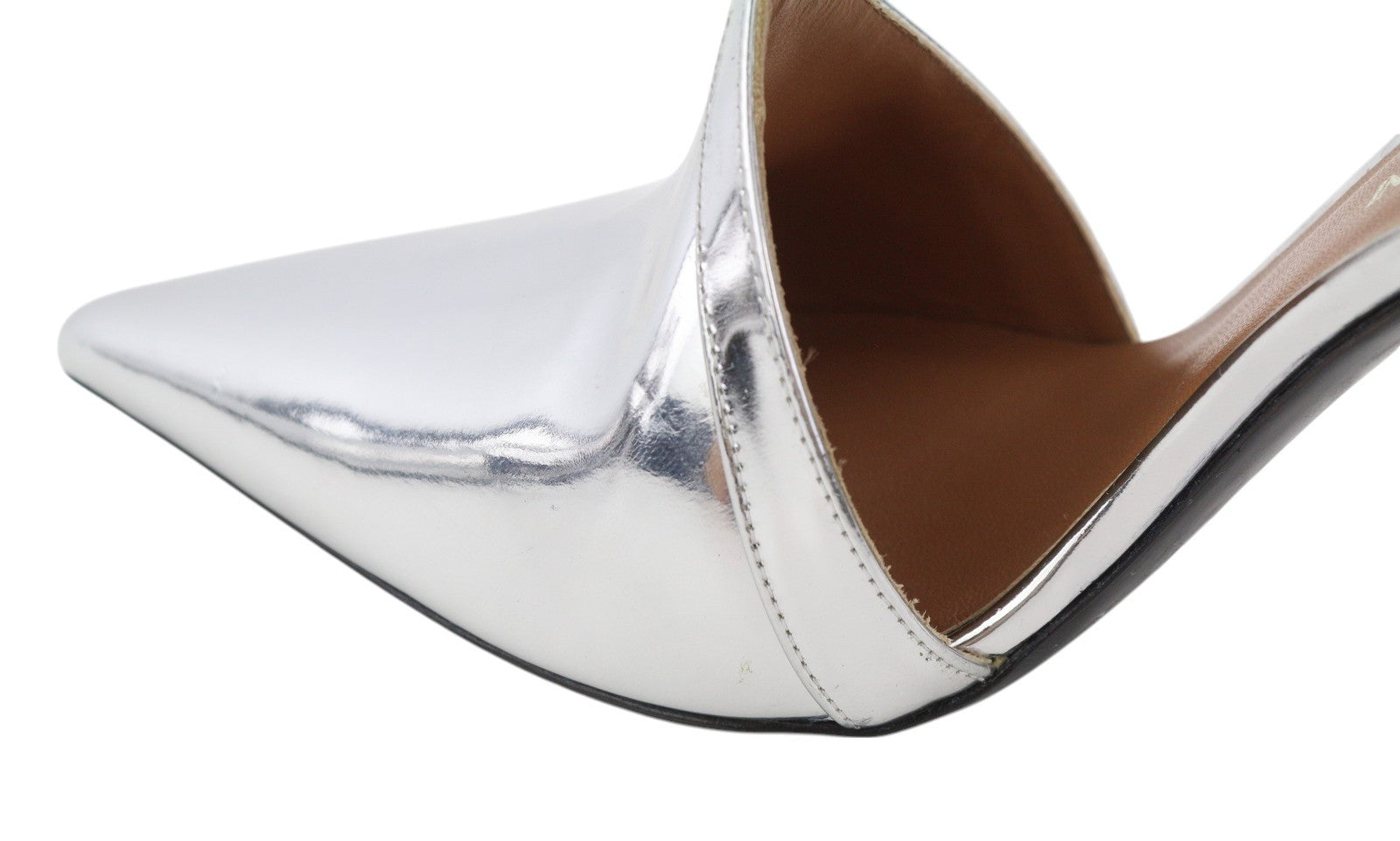 EMPORIO ARMANI moteriški aukštakulniai, 37 dydžio, blizgantys sidabriniai, odiniai, smailūs bateliai su sagtimi. 