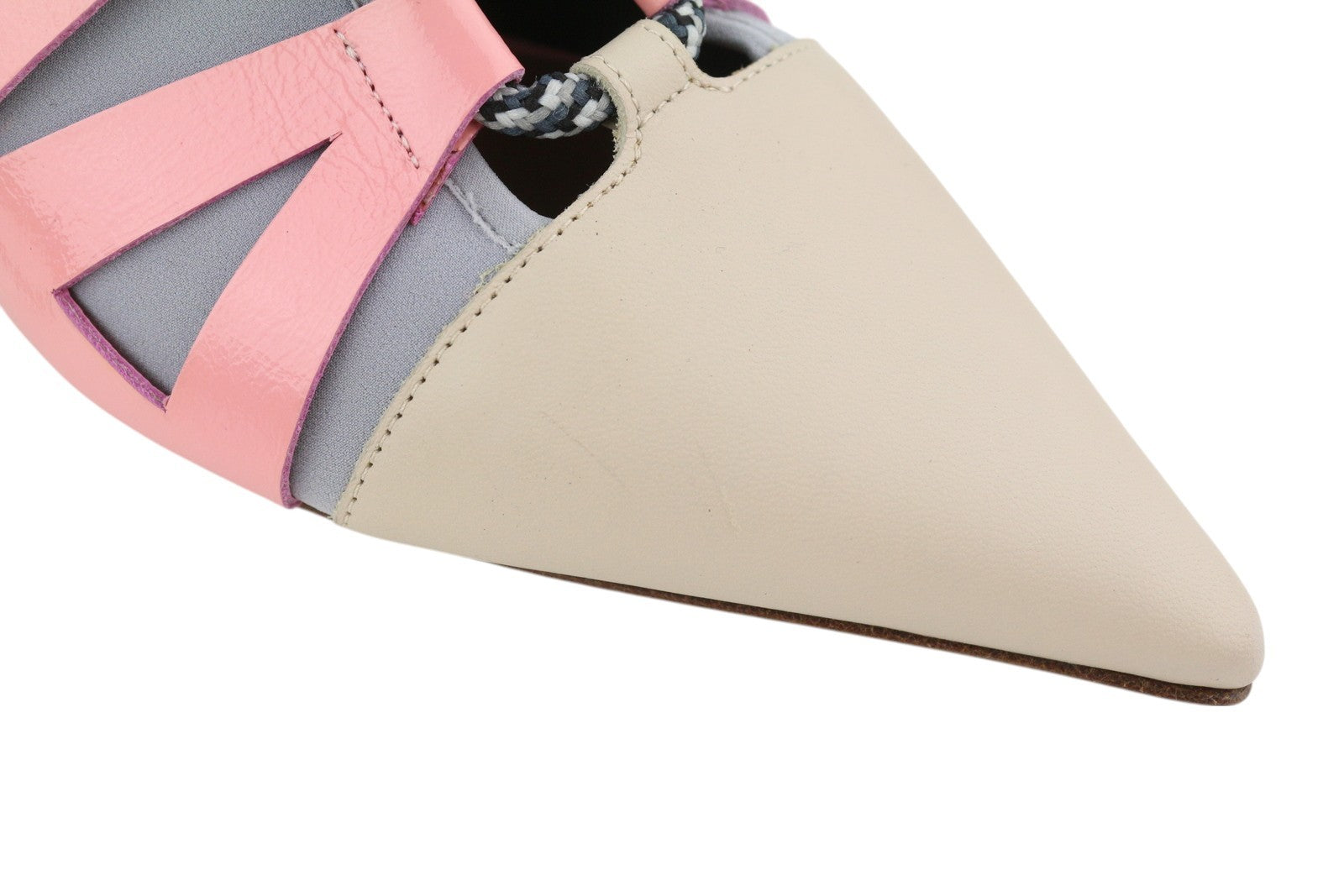 EMPORIO ARMANI moteriški aukštakulniai, 37 dydžio, smėlio spalvos, odiniai, smaili nosis, žali, raišteliais. 