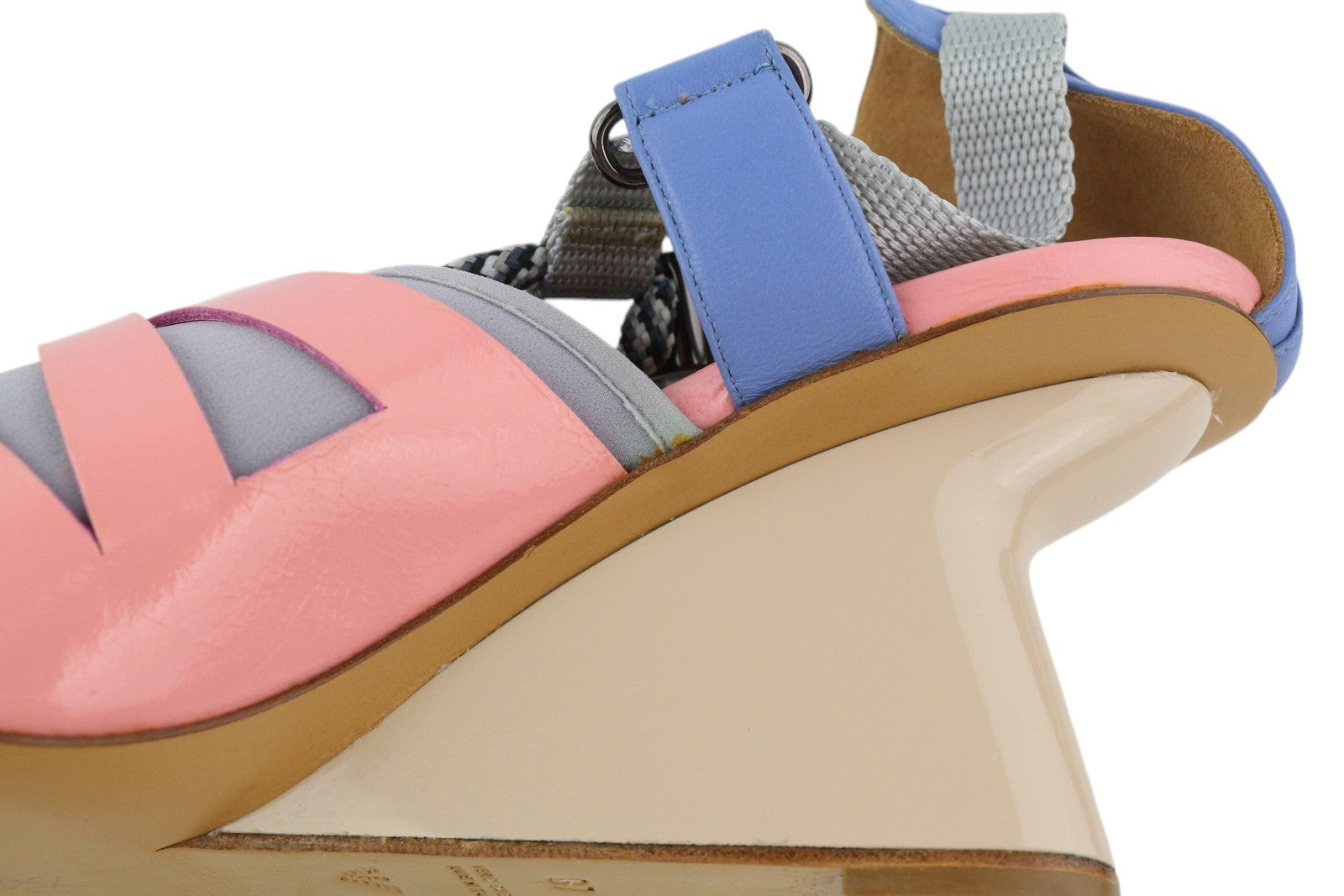 EMPORIO ARMANI moteriški aukštakulniai, 37 dydžio, smėlio spalvos, odiniai, smaili nosis, žali, raišteliais. 